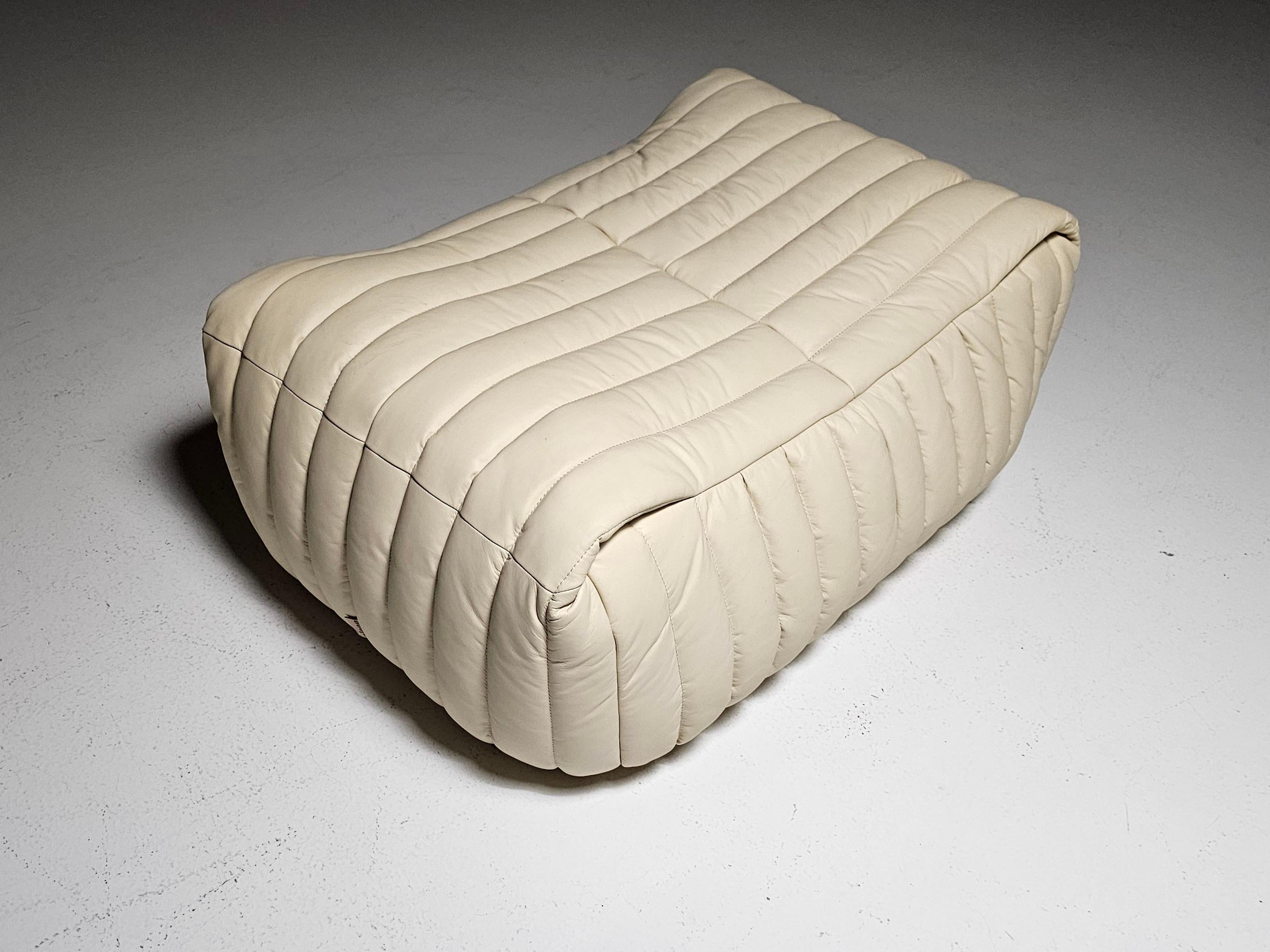 Mid-Century Modern Sandra ottoman/pouf en cuir crème par Annie Hieronimus pour Cinna, 1970 en vente