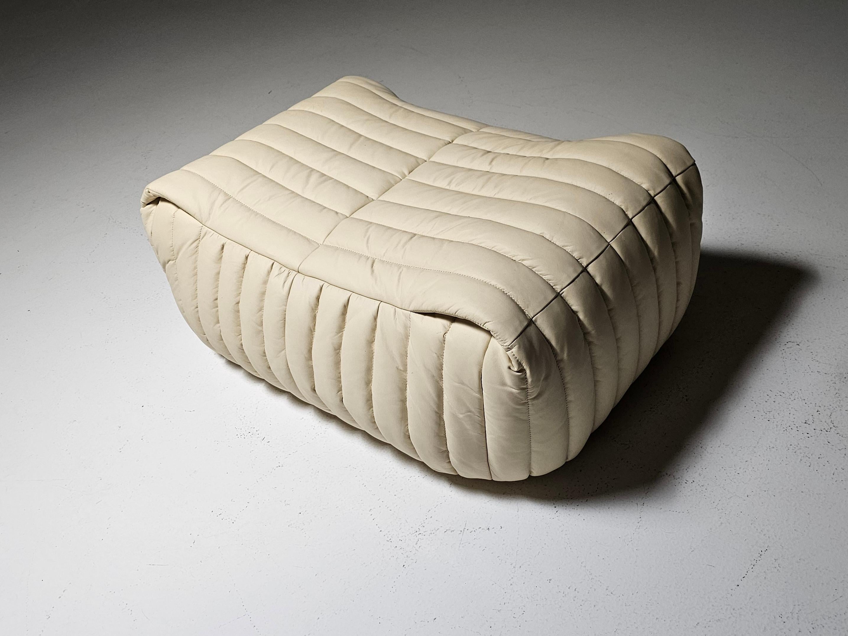 Sandra ottoman/pouf en cuir crème par Annie Hieronimus pour Cinna, 1970 en vente 2