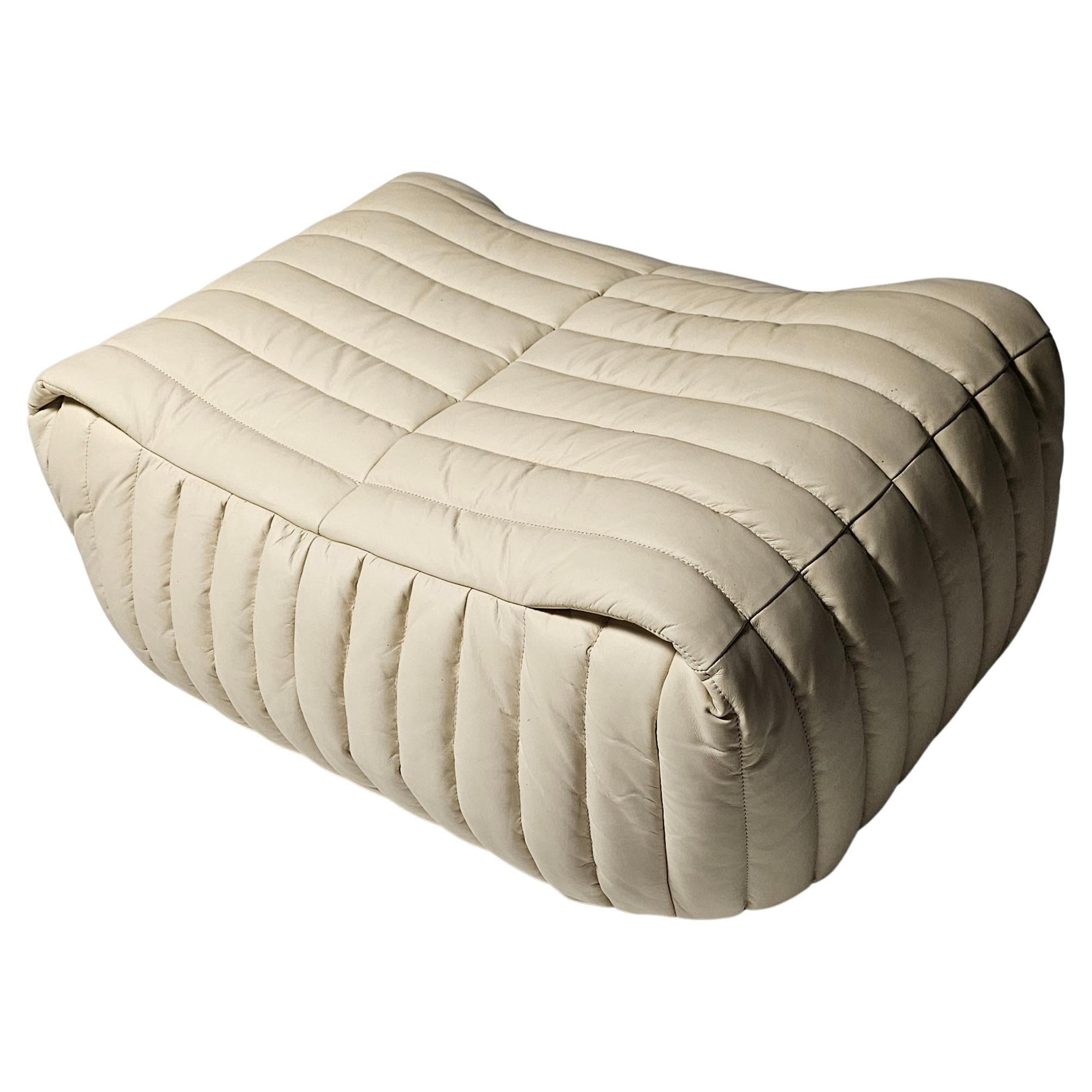 Sandra ottoman/pouf en cuir crème par Annie Hieronimus pour Cinna, 1970 en vente