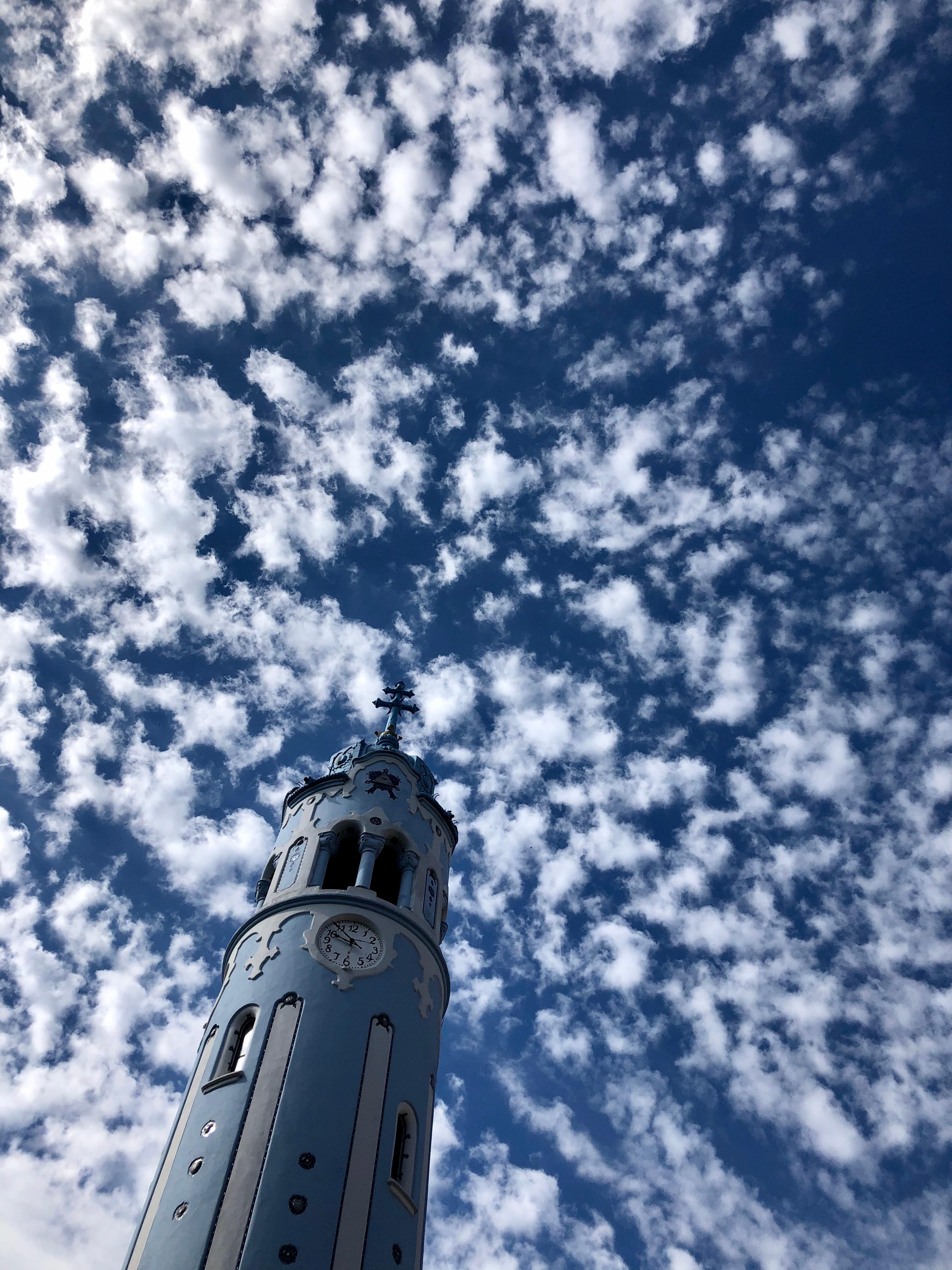 Color Photograph Sandra Salamonová - Le Ciel Bleu, Impression Photographie Limitée/SIGNÉE