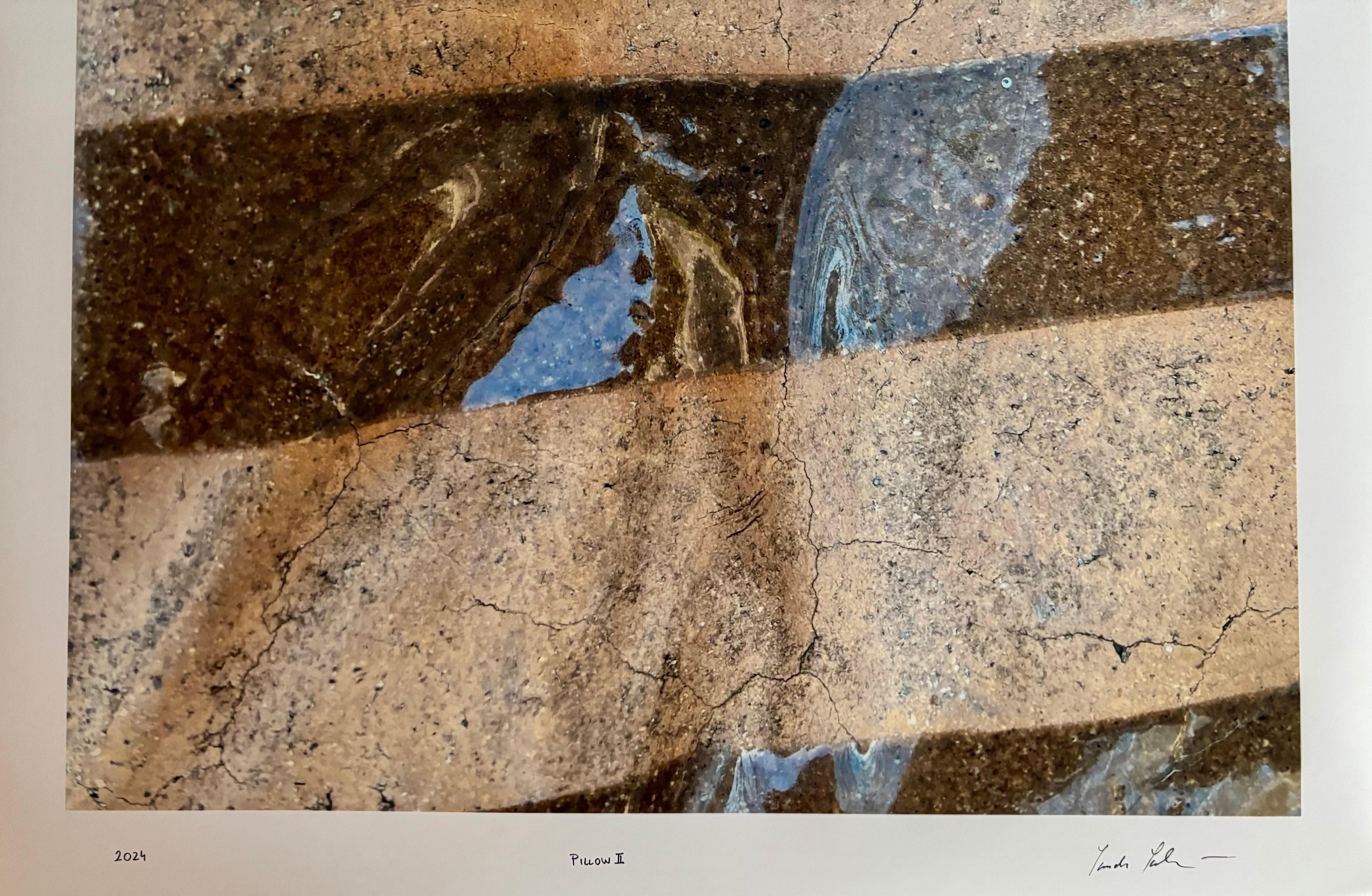 Kissen II. /Fotografie / Signiert im Angebot 1