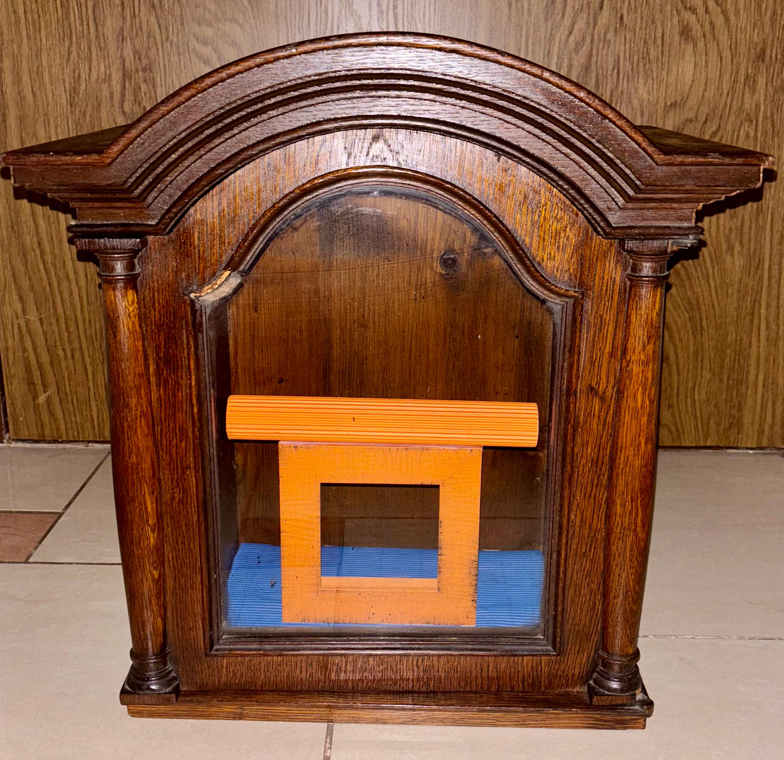 Porta in legno firmata