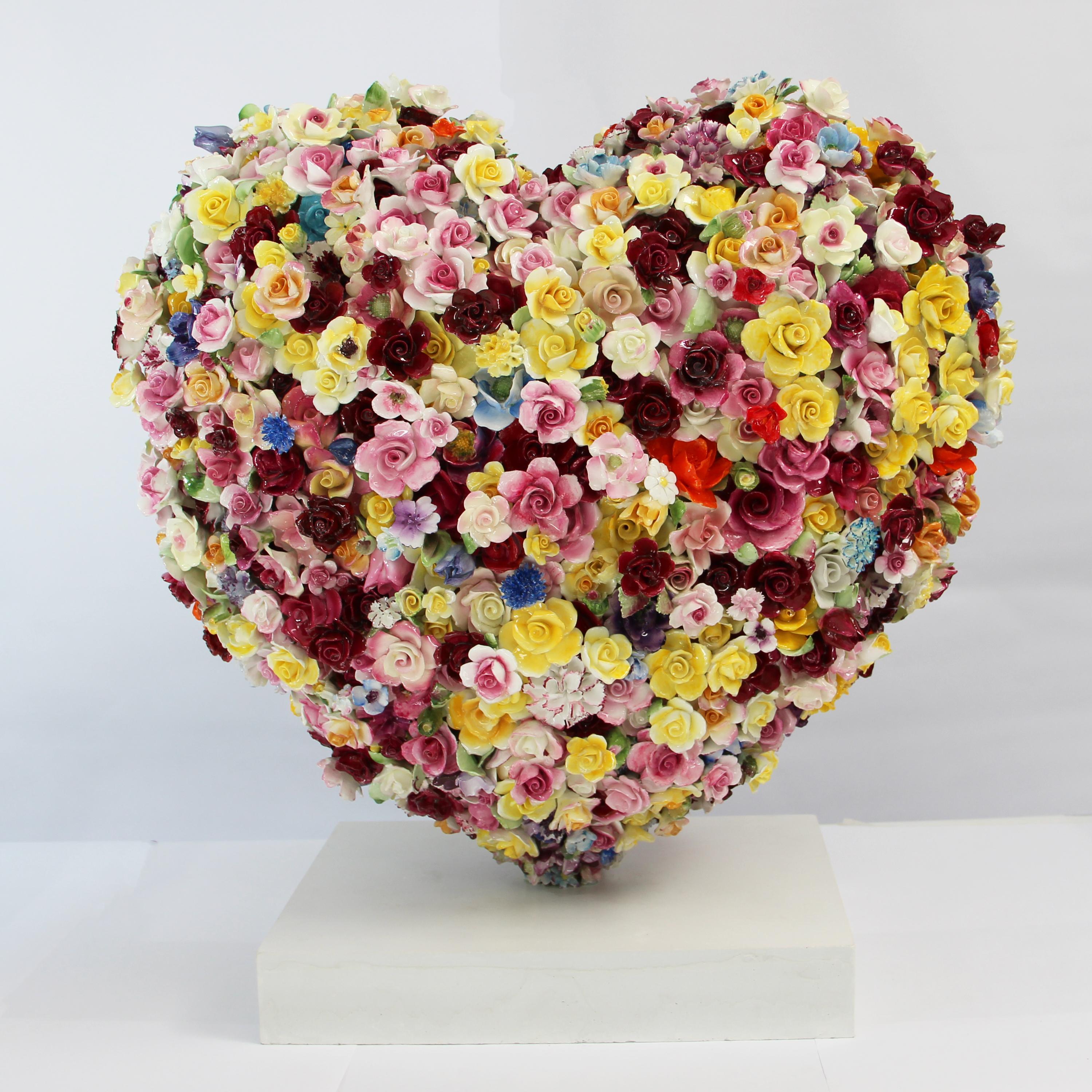 Sandra Shashou Figurative Sculpture - Objet d'Amour HR47 (Ceramic)