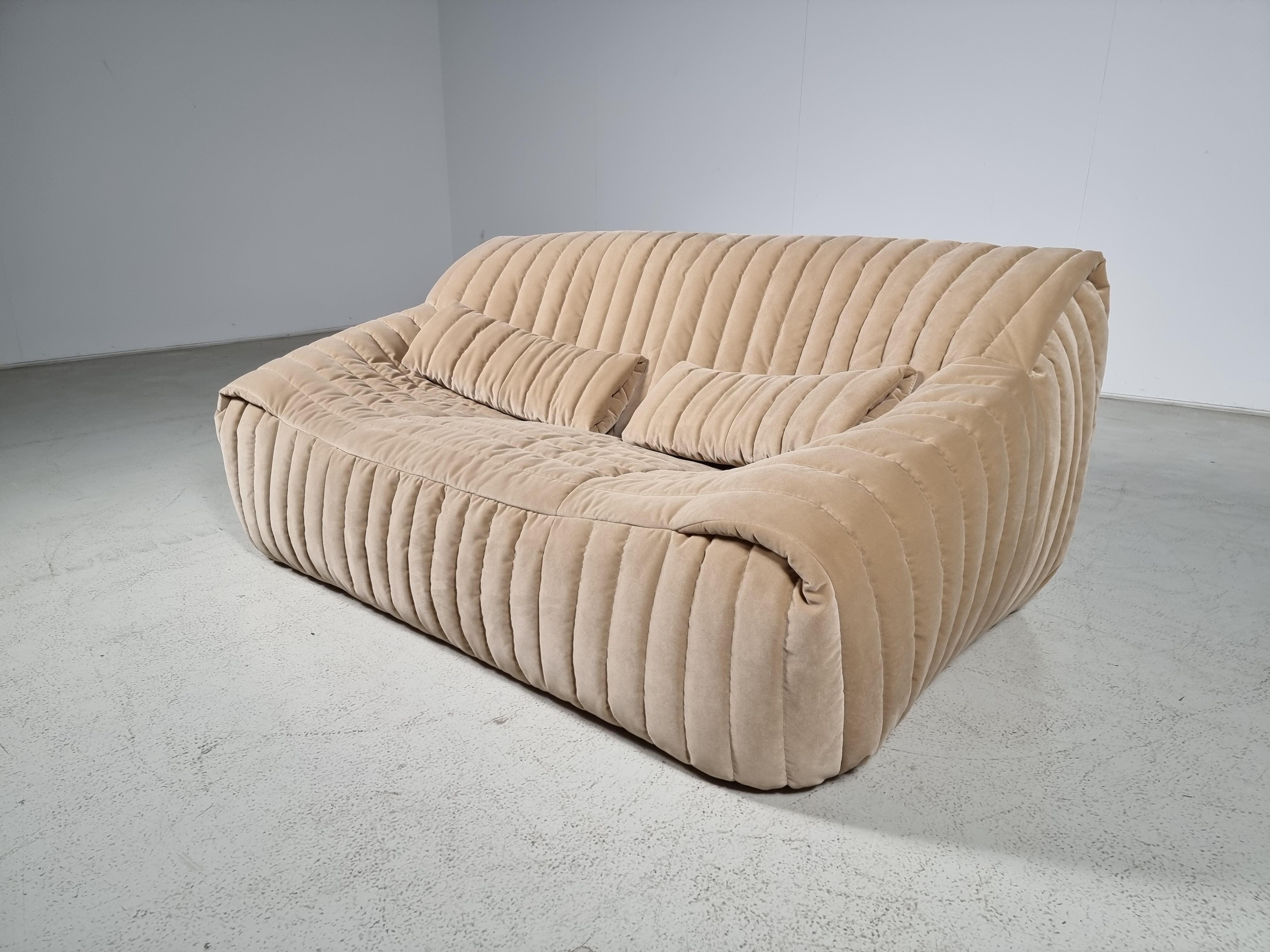 The Sandra sofa was designed by Annie Hiéronimus for Cinna after she joined the Roset Bureau d'Etudes in 1976.

Constructed fully from foam, the sofa has a solid form. Reupholstered in a beige velvet fabric. It's extremely comfortable. 


