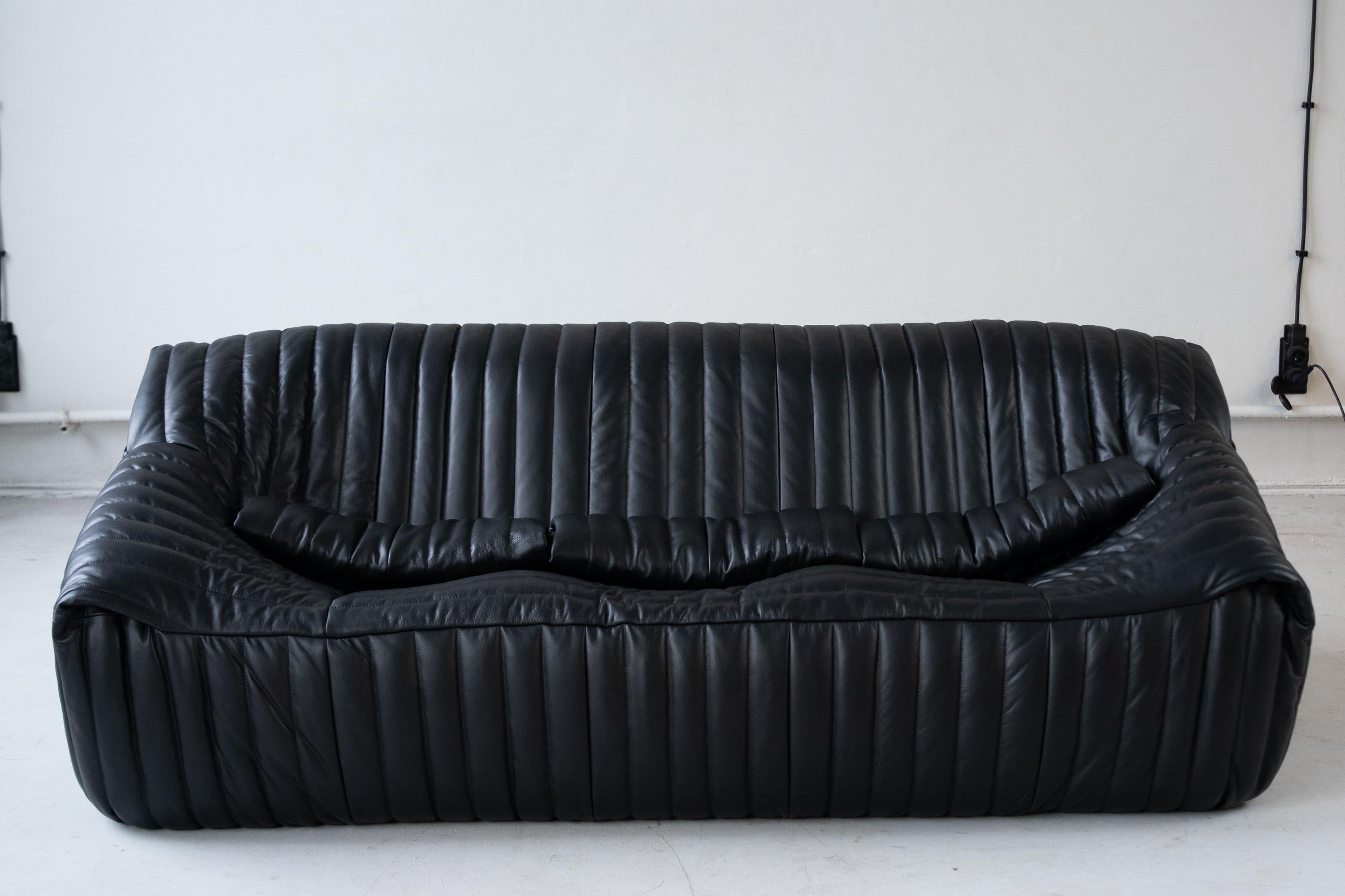 Leather  Sandra Sofa by Annie Hieronimus 