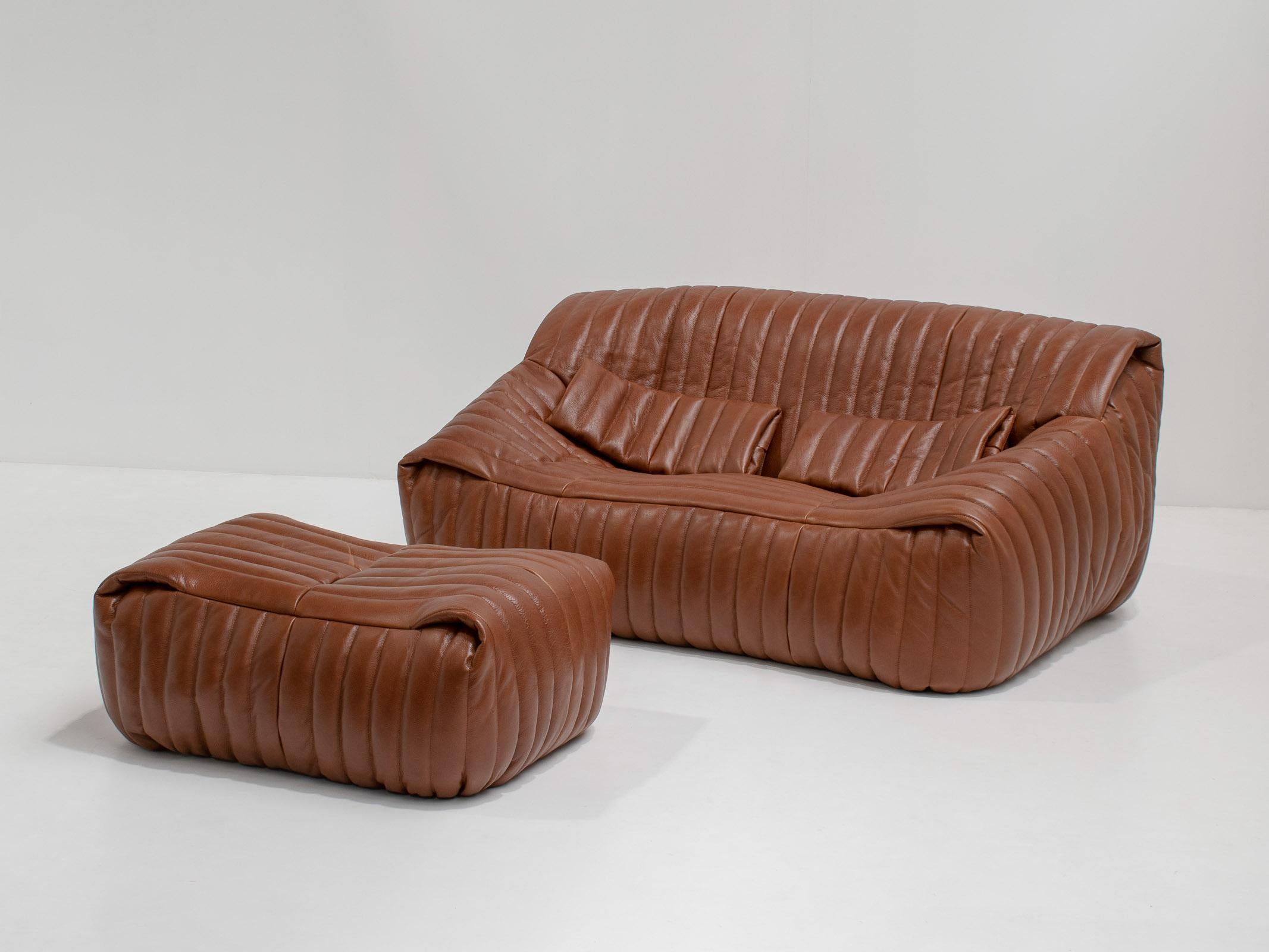 Rare Sandra Sofa designed by Annie Hiéronimus for Cinna (Ligne Roset), France, 1970s. 
The sofa was designed by Annie Hiéronimus for Cinna after she joined the Roset Bureau d'Etudes in 1976. The sofa has been produced in the same factory as Ligne