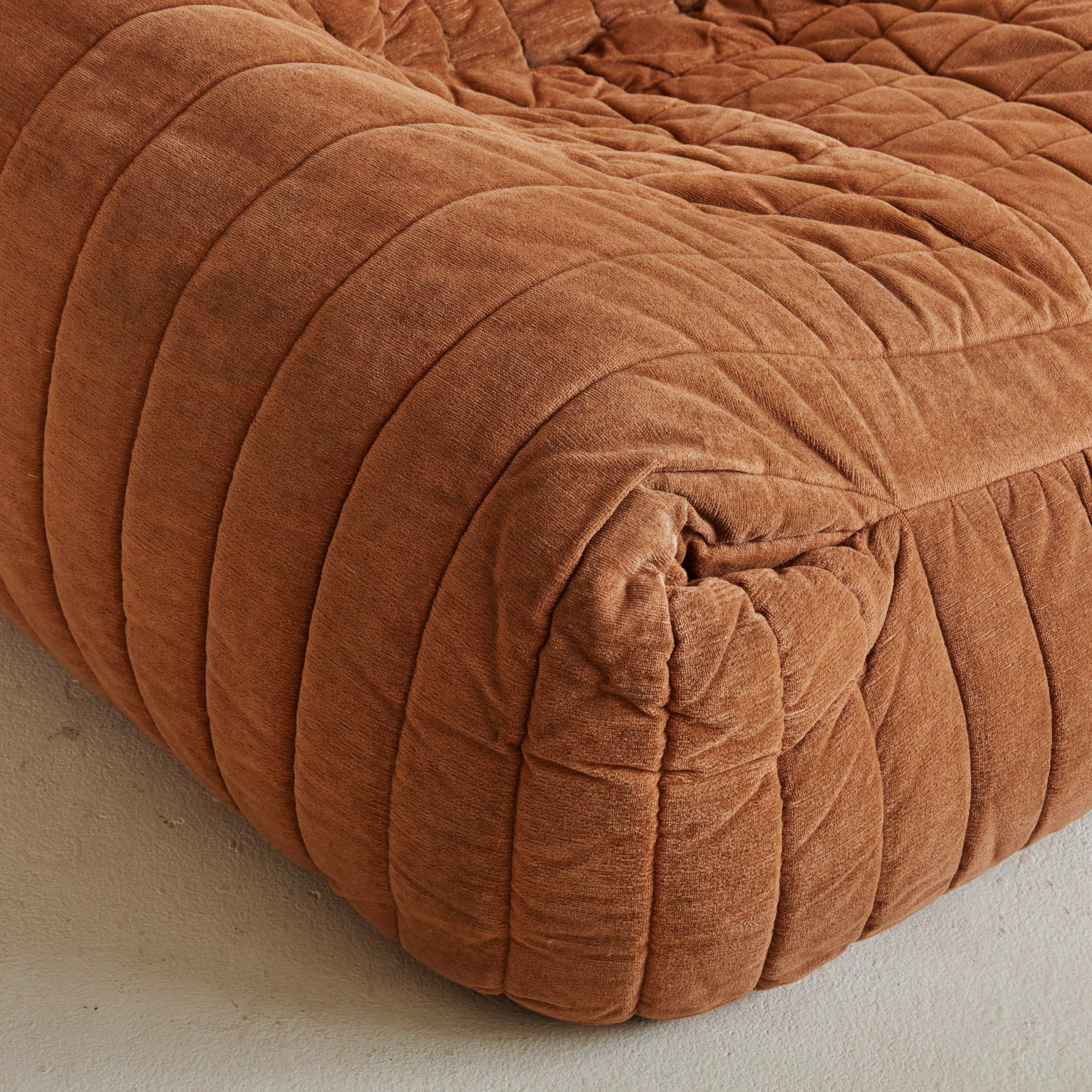 'Sandra' Zweisitziges Sofa von Annie Hiéronimus für Cinna (Ligne Roset), Frankreich 1970er Jahre (Stoff) im Angebot