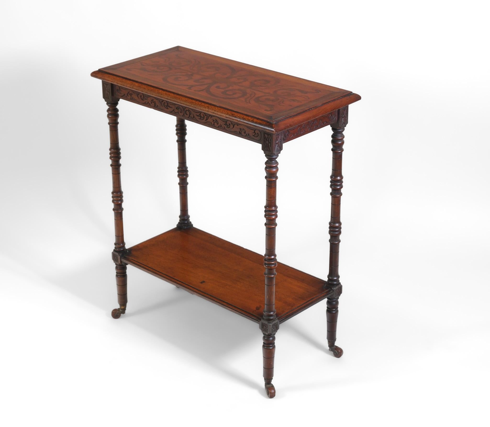 Table d'appoint en noyer 'Sandringham Workshop' Queen Alexandra Coronet Stamp Royal en vente 2
