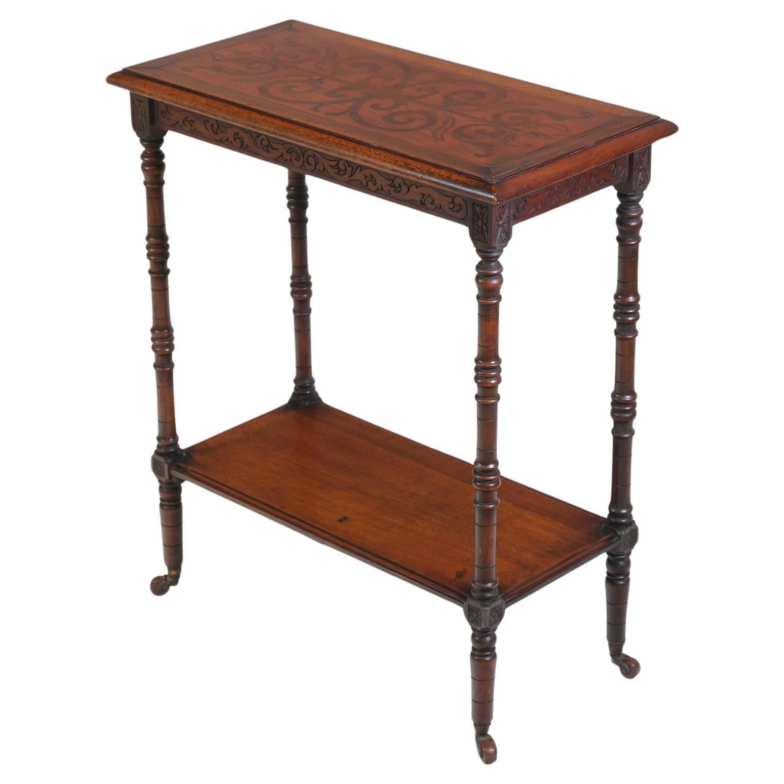Table d'appoint en noyer 'Sandringham Workshop' Queen Alexandra Coronet Stamp Royal en vente