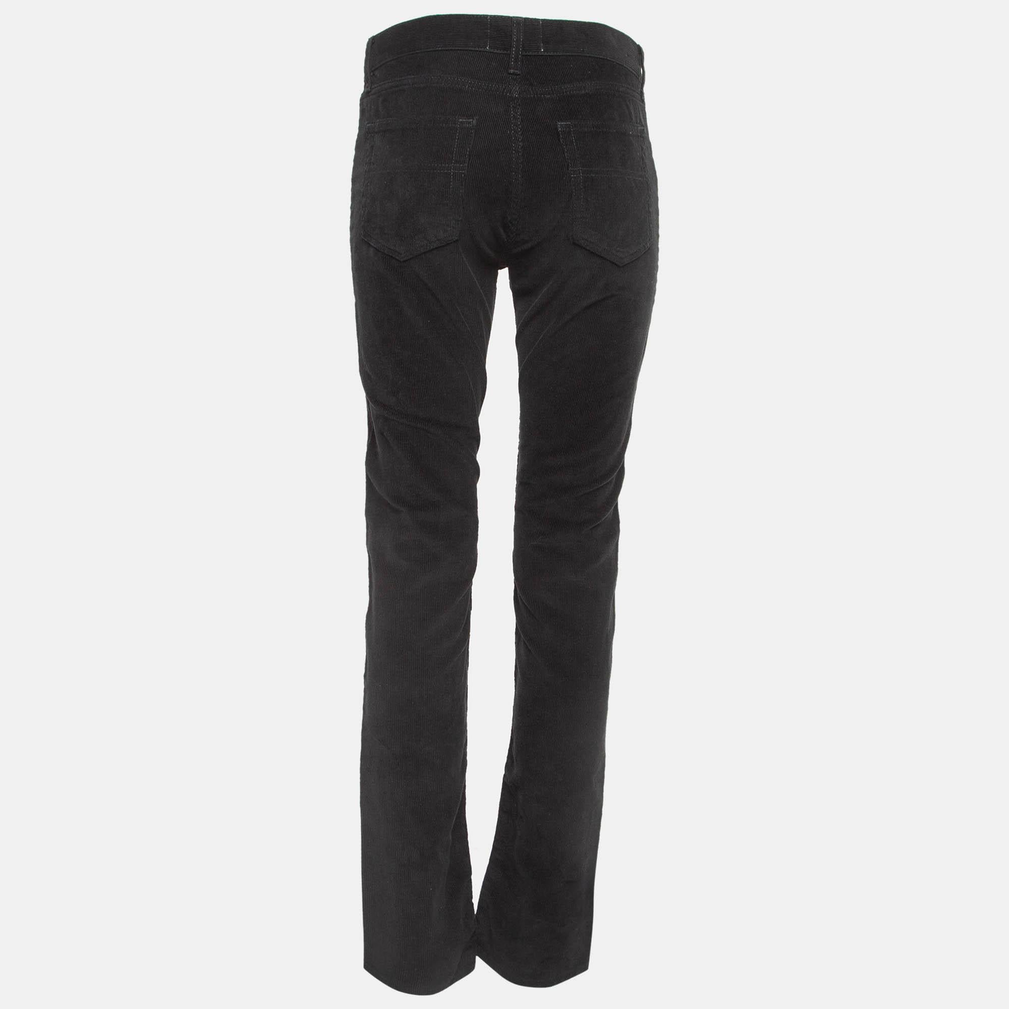 Enhance your formal attire with this pair of Sandro trousers. Designed into a superb silhouette and fit, this pair of trousers will definitely make you look elegant.