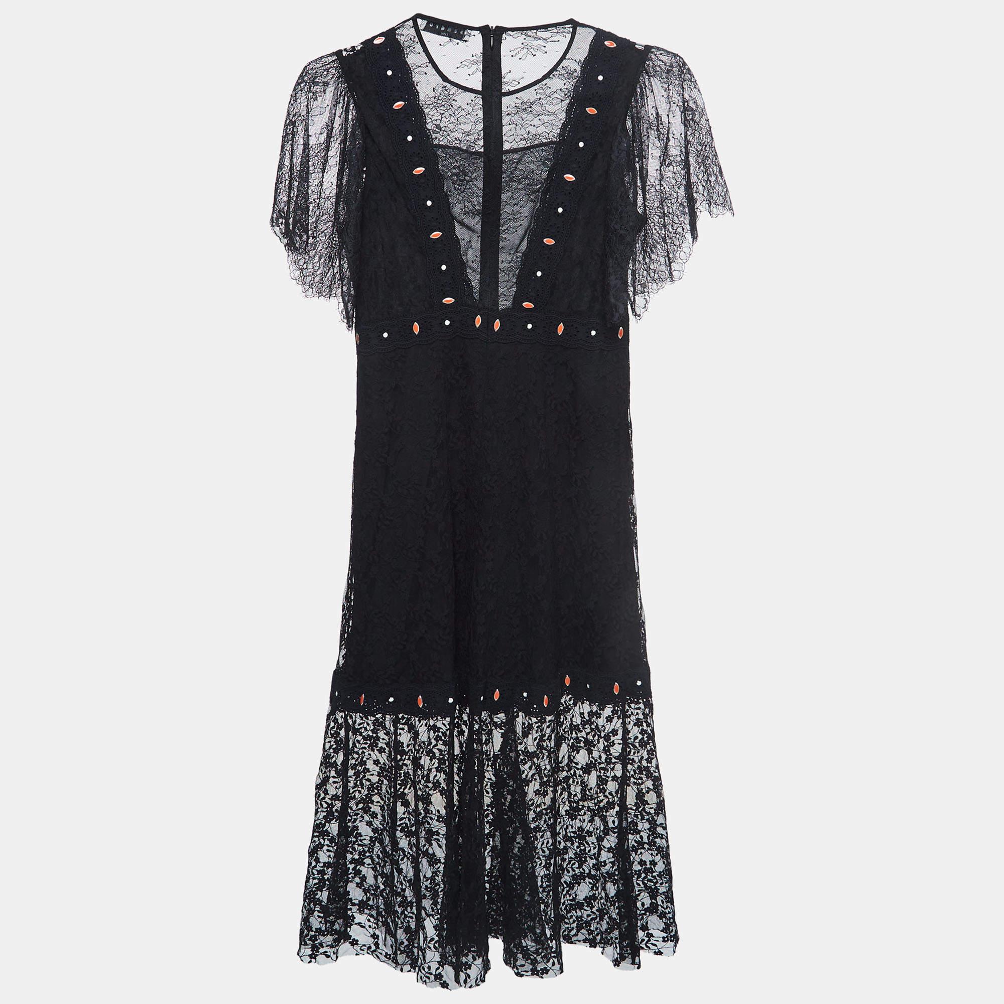 Experience the joy of expert tailoring with this designer dress for women. Meticulously made, it offers a flawless fit and luxe details, ensuring unmatched comfort. This beautiful creation will elevate your style effortlessly.