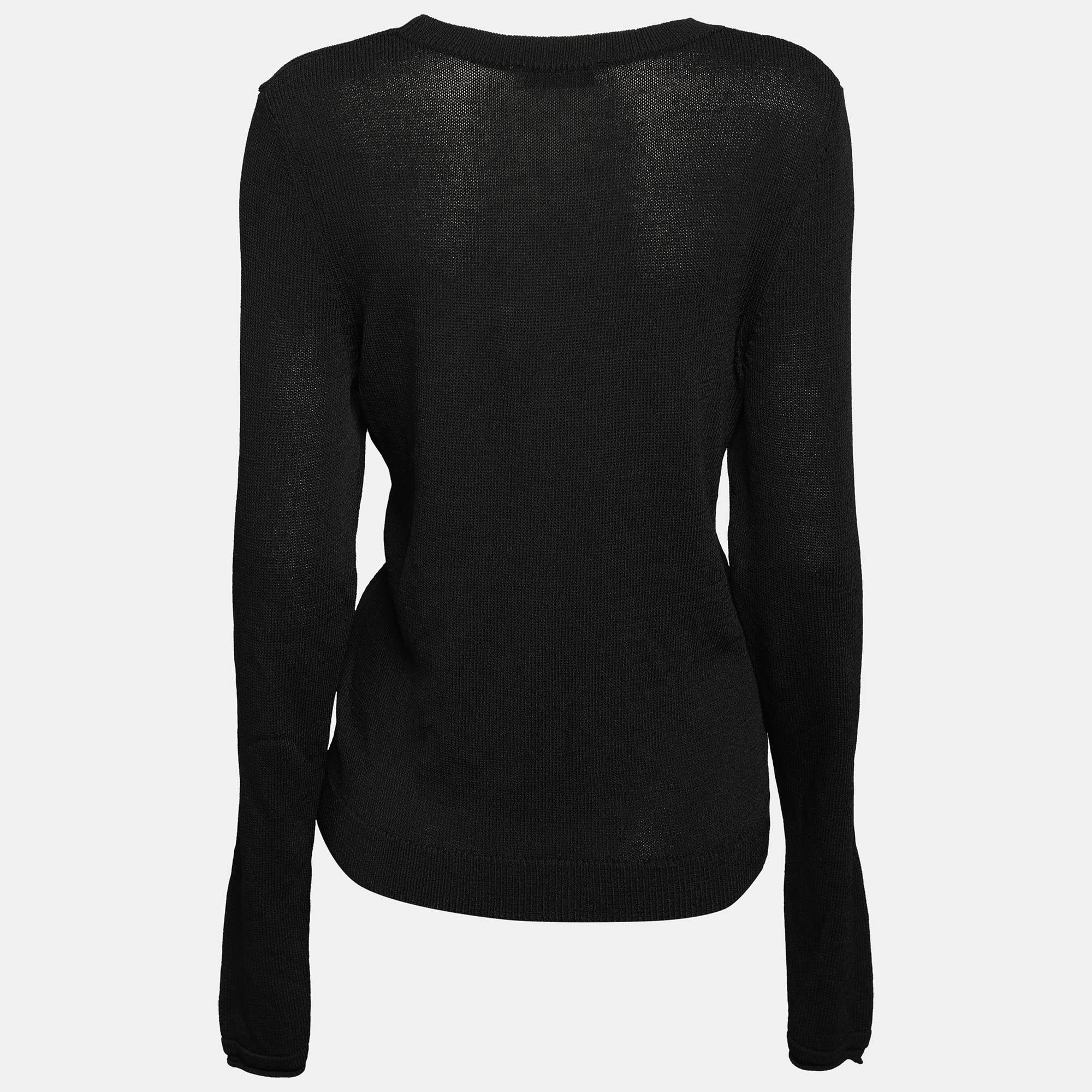 Whether you want to go out on casual outings with friends or just want to lounge around this jumper is a versatile piece and can be styled in many ways. It has been made using fine fabric.