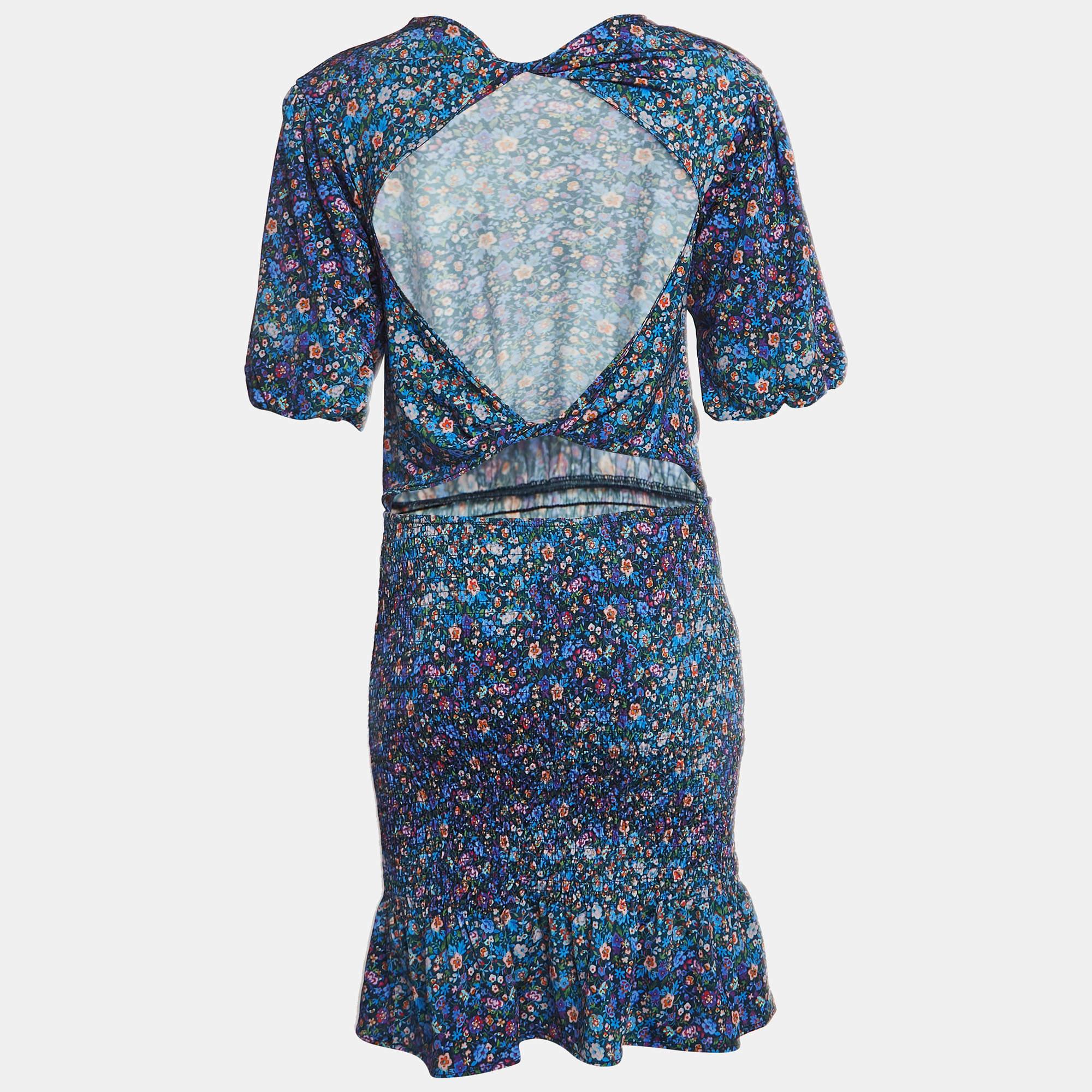Das Minikleid von Sandro versprüht mühelos Charme und feminine Eleganz. Der leuchtend blaue Farbton des luxuriösen, weichen Jersey-Stoffes ergänzt den zarten Blumendruck und sorgt für eine bezaubernde Optik. Die Spinelle-Silhouette schmeichelt mit