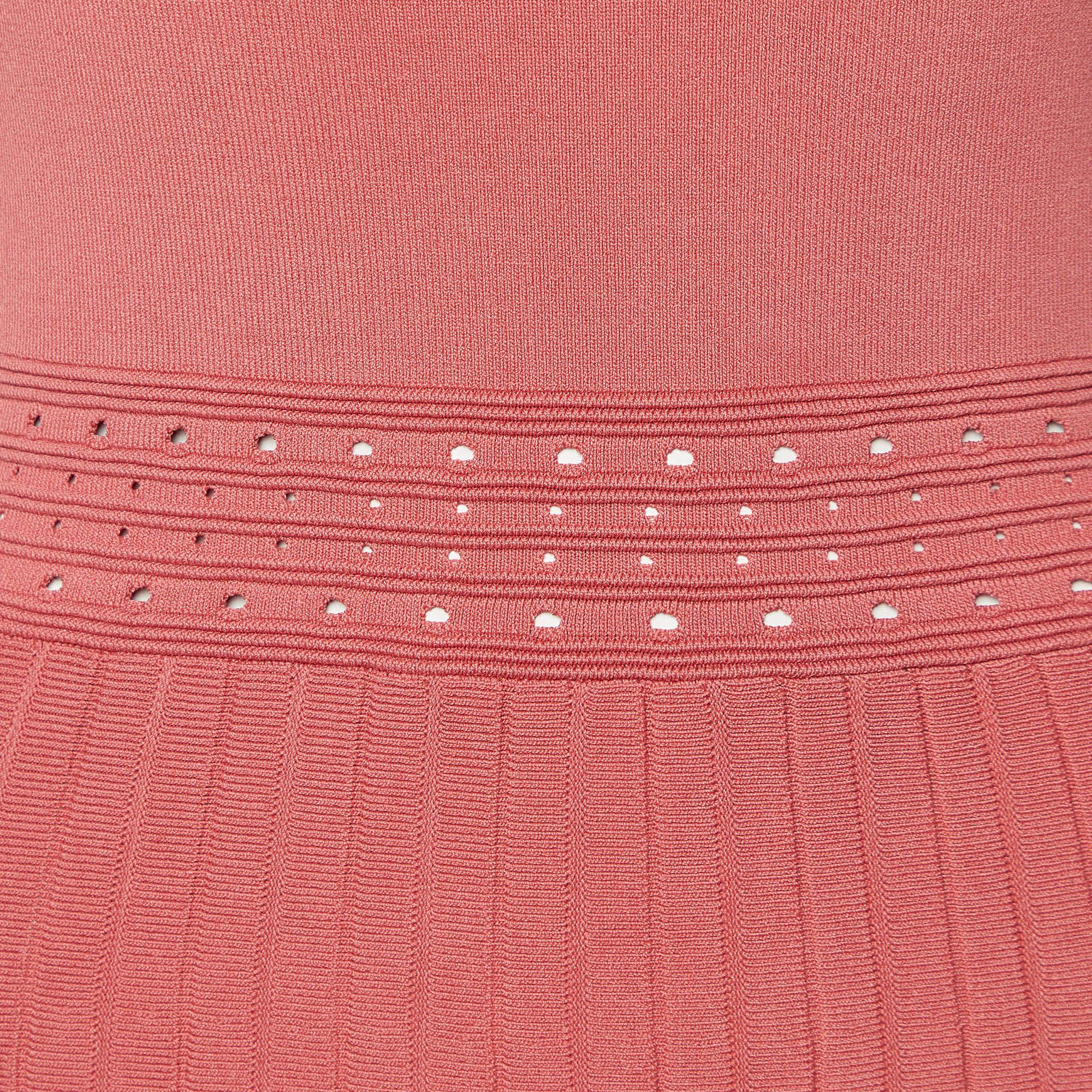 Sandro Coral Pink Eyelet Knit Etor Pleated Dress M In Good Condition For Sale In Dubai, Al Qouz 2
