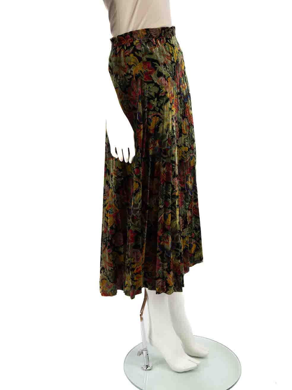 CONDITION is Very good. Minimal wear to skirt is evident. Light marks to inside labels on this used Sandro designer resale item.
 
 
 
 Details
 
 
 Multicolour
 
 Velvet
 
 Midi skirt
 
 Floral print pattern
 
 Pleated accent
 
 Side zip closure
 
