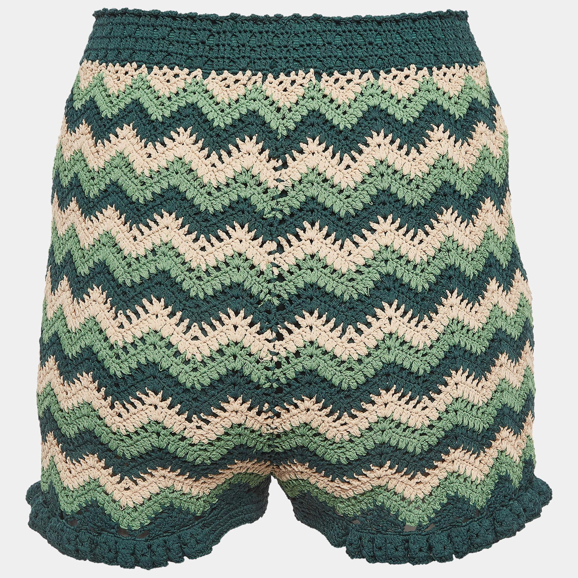Les vacances à la plage nécessitent une paire de shorts élégants comme celui-ci. Confectionné dans un tissu de haute qualité, ce short présente des détails classiques et une longueur superbe. Portez-la avec des T-shirts.