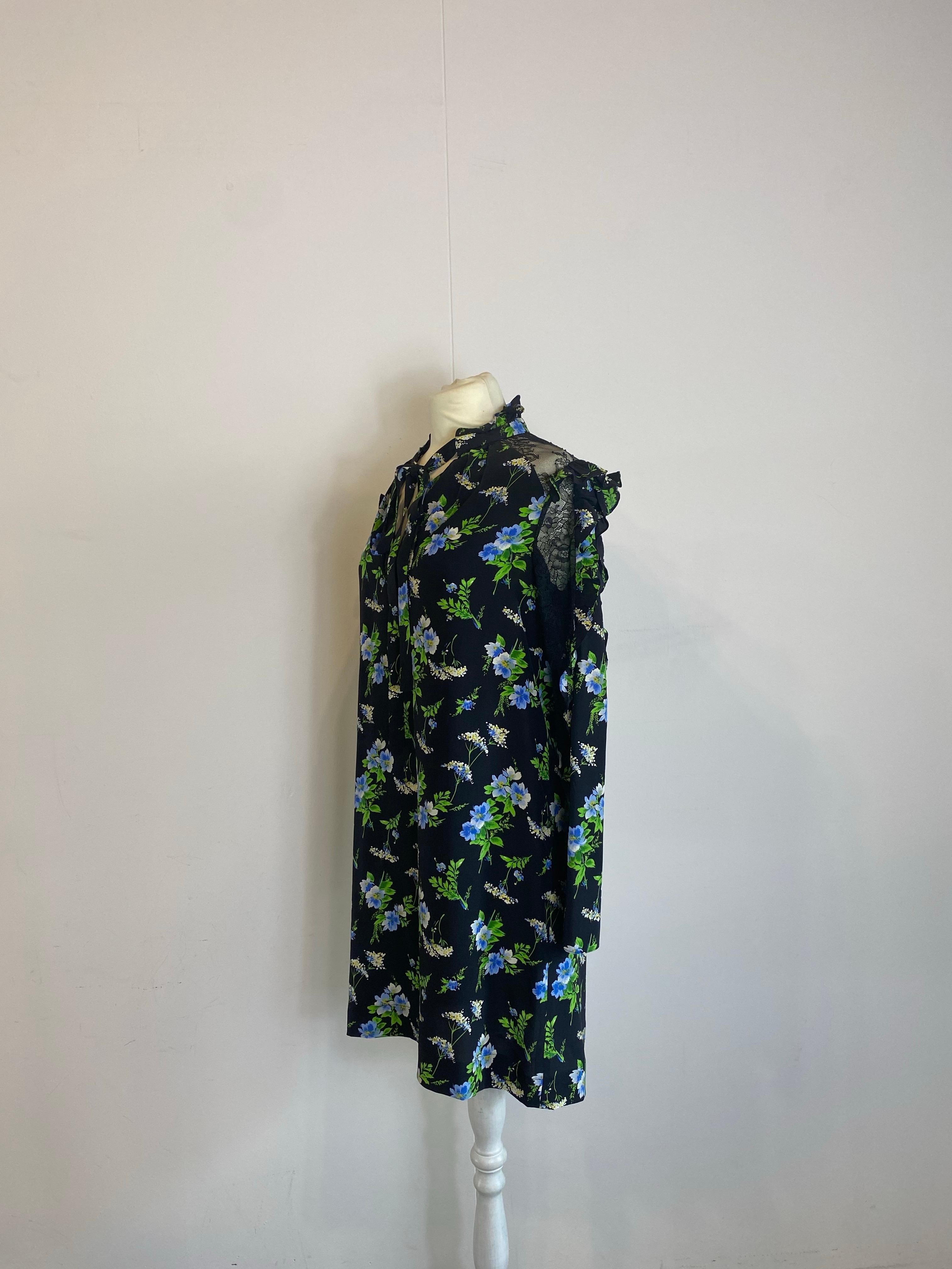 Sandro Paris Kleid mit Blumendetails. (Schwarz) im Angebot