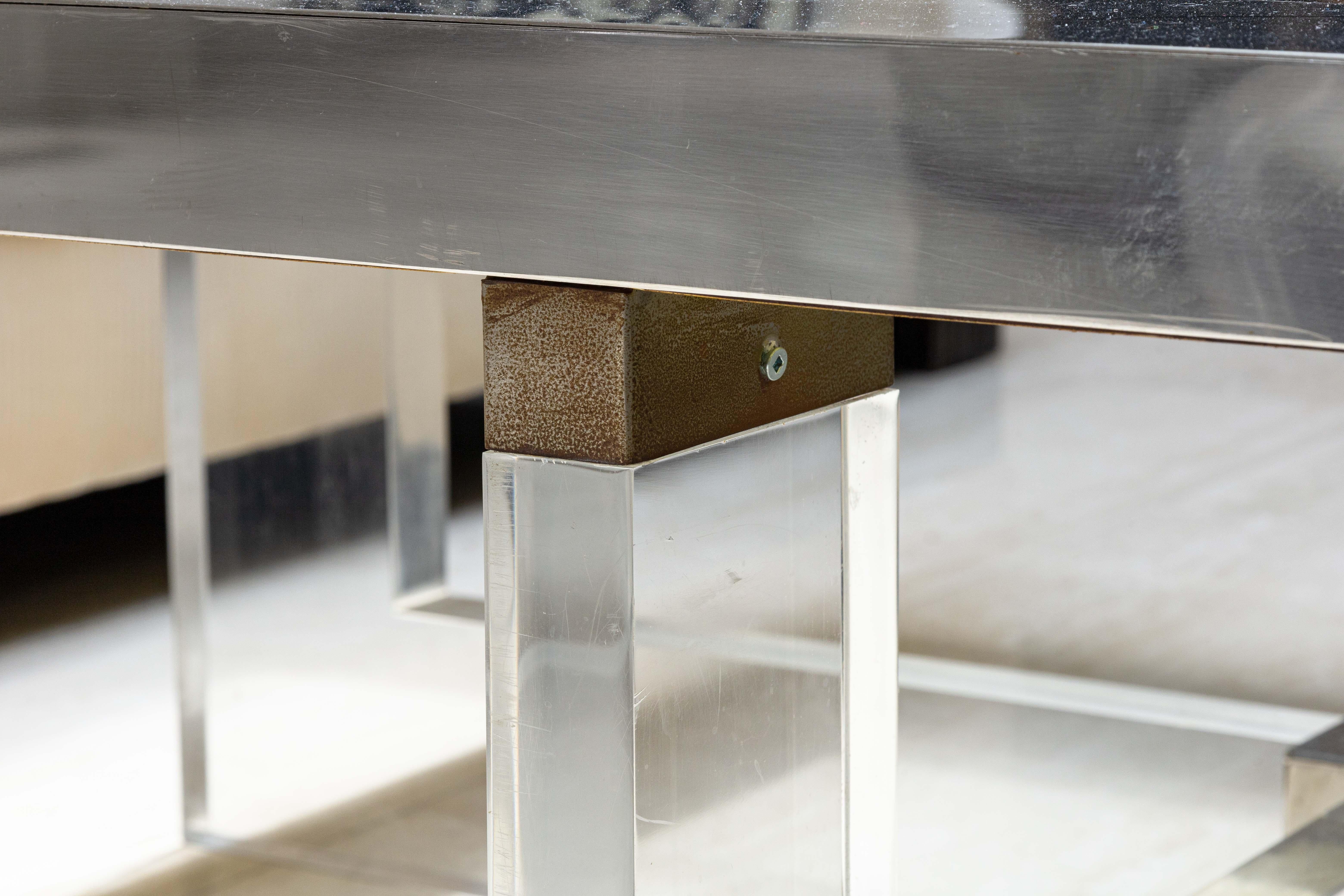 Chrome Sandro Petti pour Angelo Metal Art Table basse en verre chromé et lucite en vente