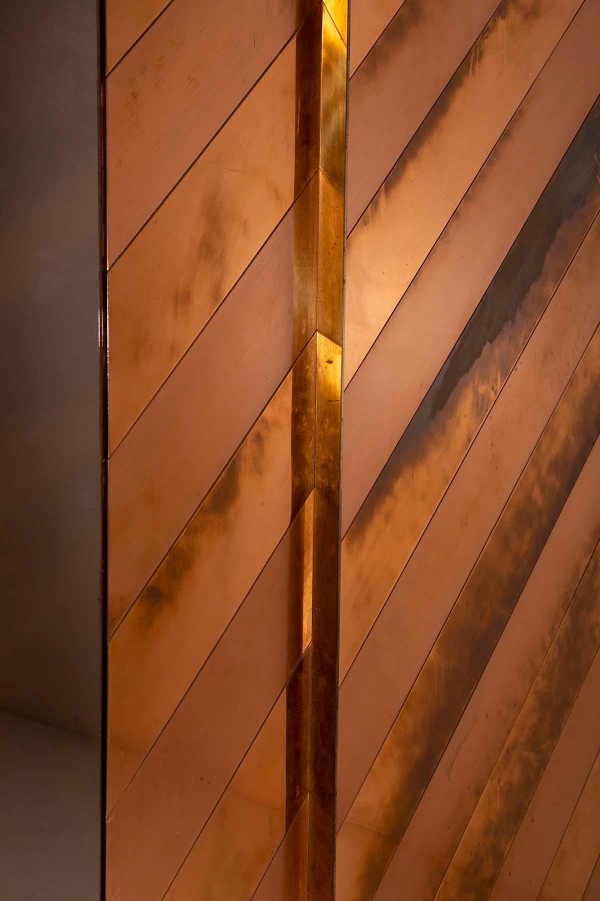 Sandro Petti Rare Entrance Furniture in brass and copper In Good Condition For Sale In Milano, IT