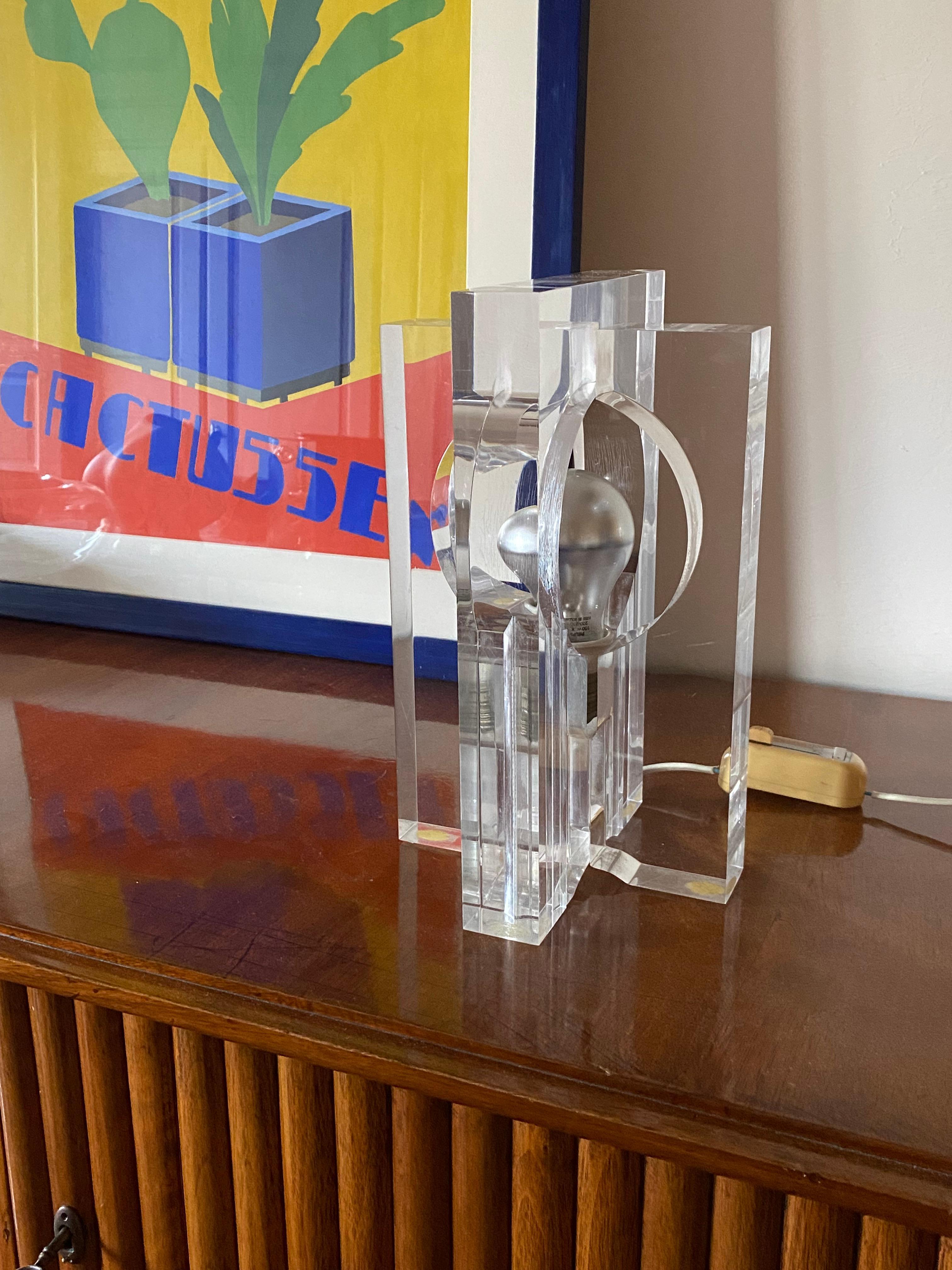Late 20th Century Sandro Petti, sculptural lucite table lamp, Maison Jansen France 1970s For Sale