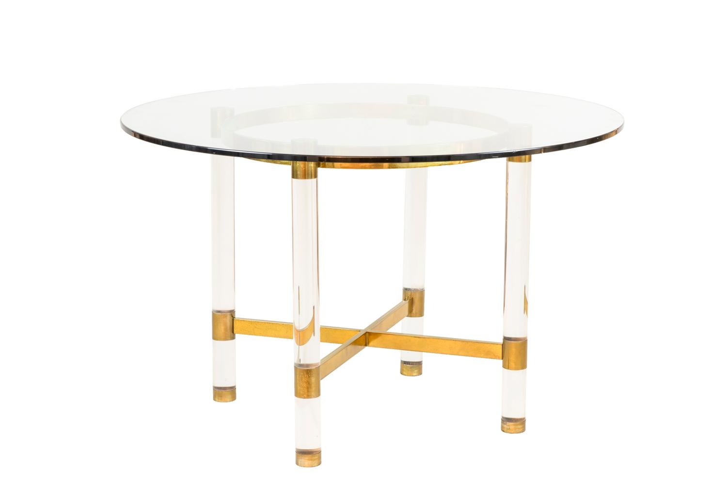 Sandro Petti for Metalarte, attributed to.

Circular stand in Lucite and gilt brass standing on four Lucite tubular shape legs linked to each other by an X-gilt brass stretcher fixed to legs thanks to brass rings. Legs are also connected at the
