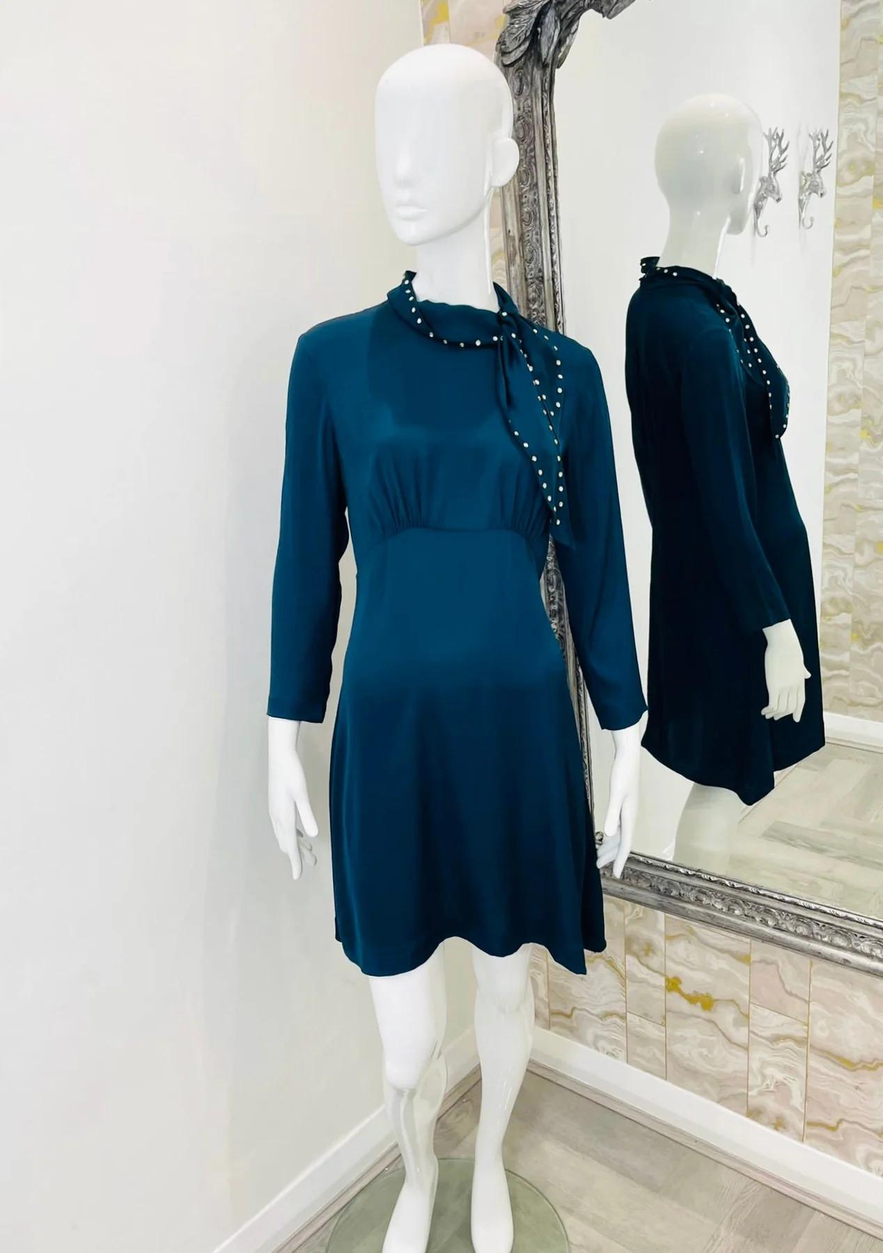 Sandro Satin & Crystal Dress

Dark bottle green with high neck that self ties and is adorned with crystals.

Additional information:
Size – 40FR
Composition- Viscose
Condition – Very Good

