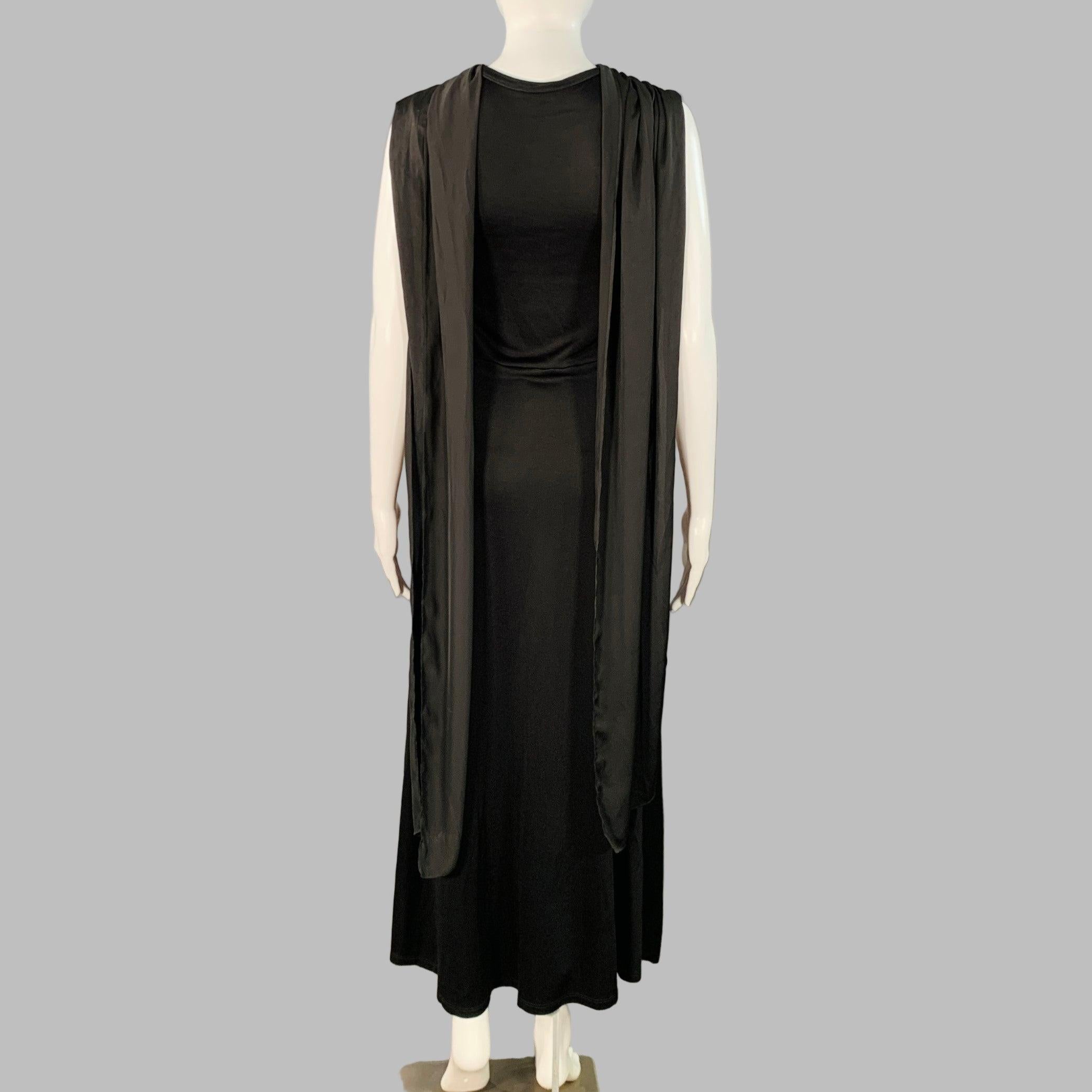 SANDRO Taille S Robe longue enveloppante sans manches en viscose noire Bon état - En vente à San Francisco, CA