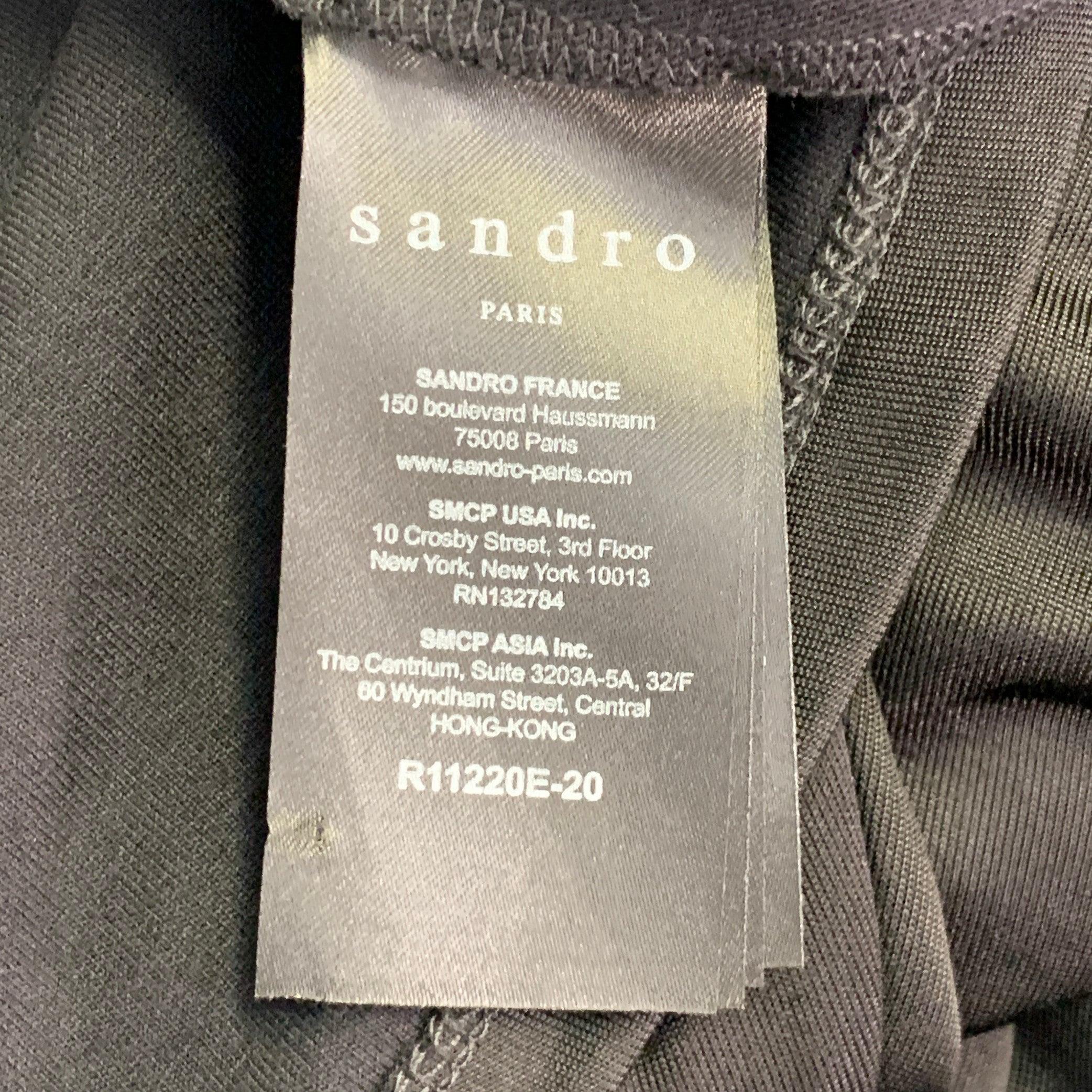 SANDRO Taille S Robe longue enveloppante sans manches en viscose noire en vente 2