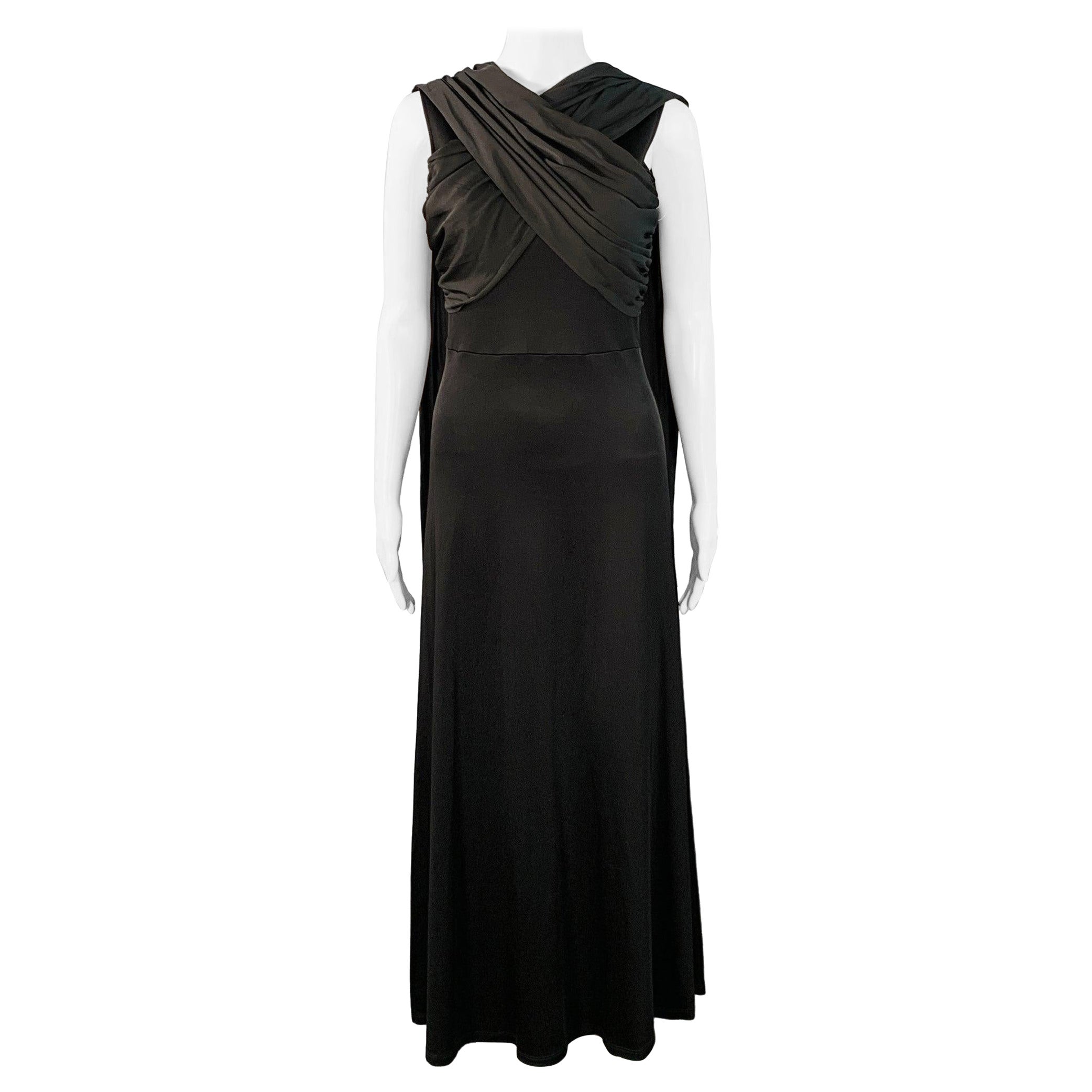 SANDRO Taille S Robe longue enveloppante sans manches en viscose noire en vente