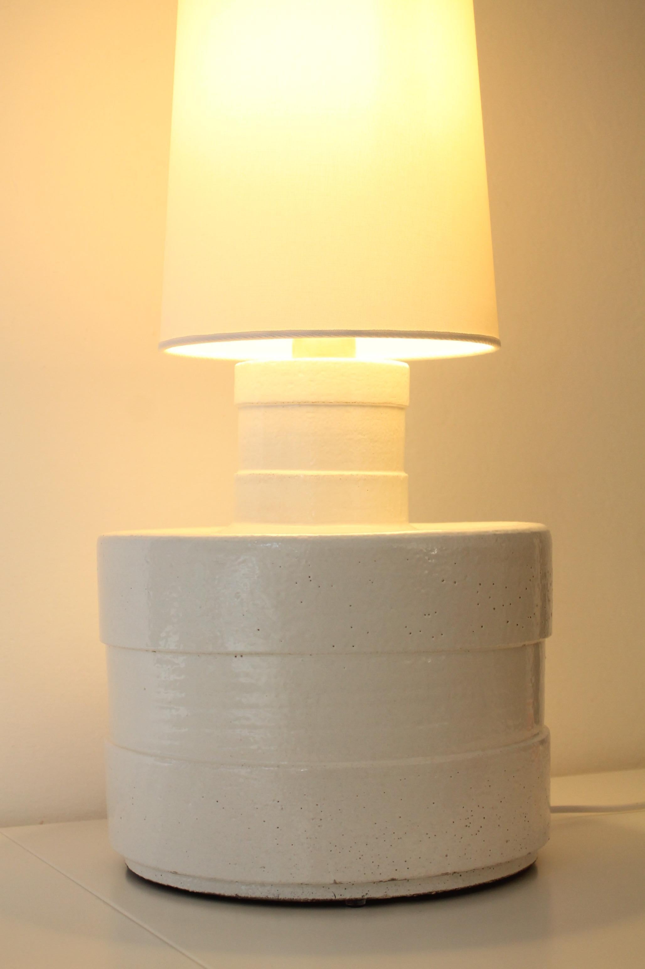 Sandro SORAVIA // Mid-century modern 1970s ceramic table lamp (74h x 30d in cm)  For Sale 3