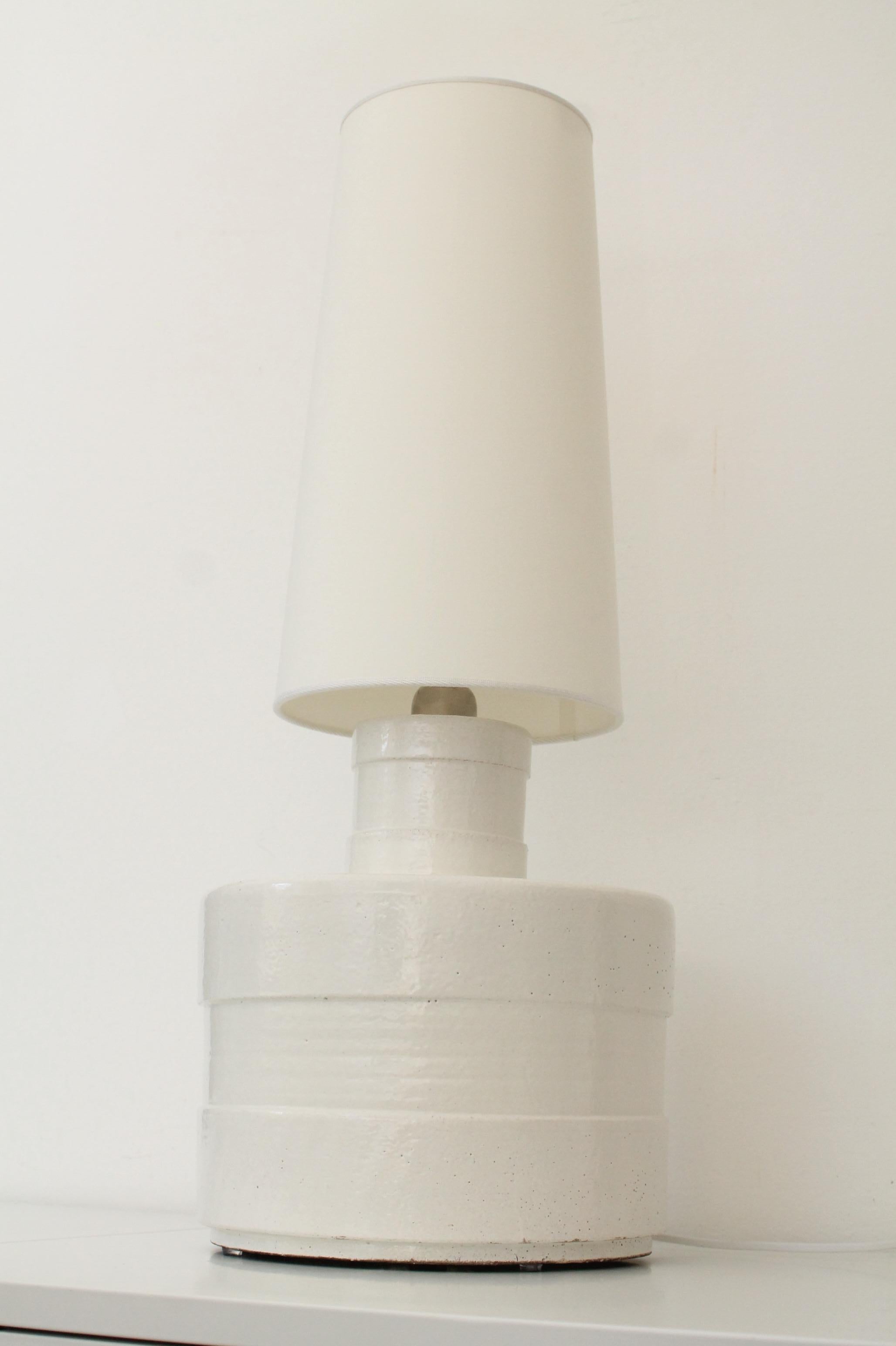 Late 20th Century Sandro SORAVIA // Mid-century modern 1970s ceramic table lamp (74h x 30d in cm)  For Sale