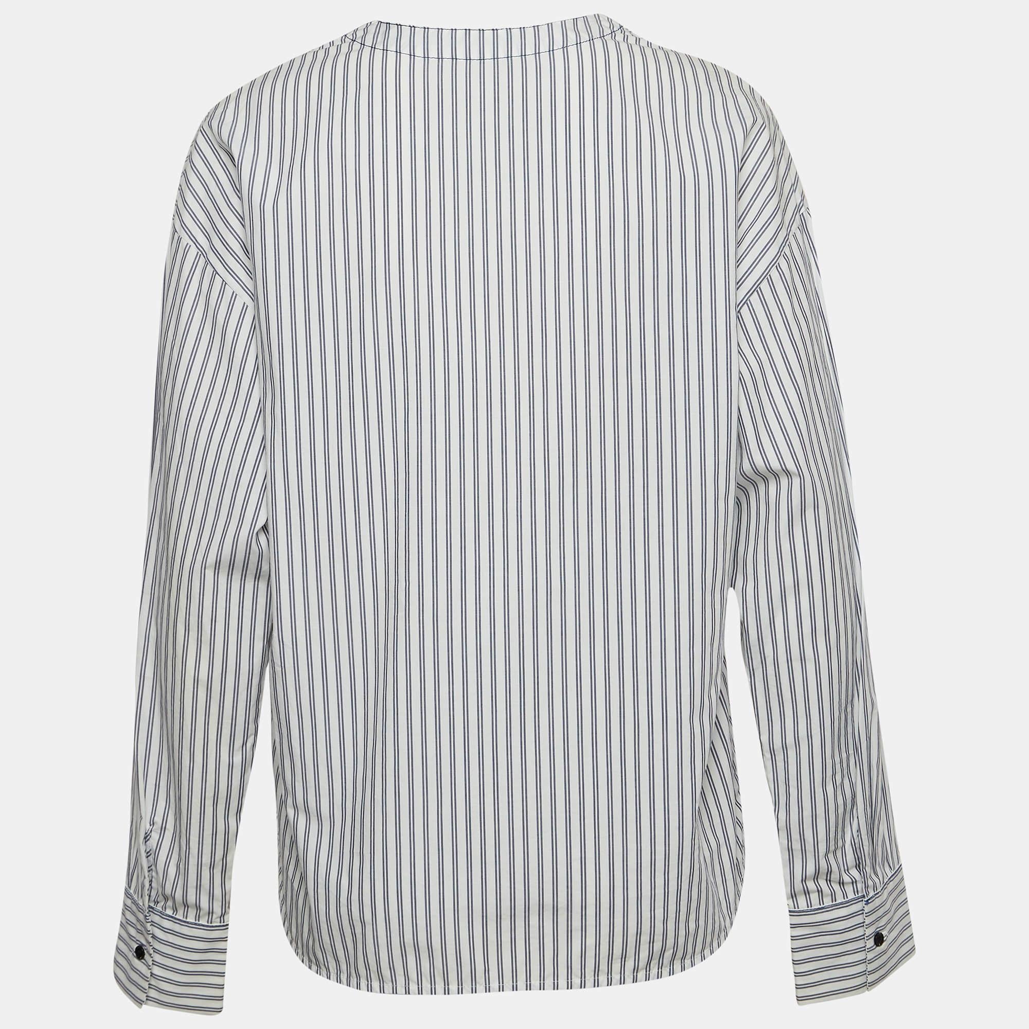 Find great style and comfort while wearing this designer top. Tailored using the best fabric the creation has been given immense detail. Style it with a skirt and heels.