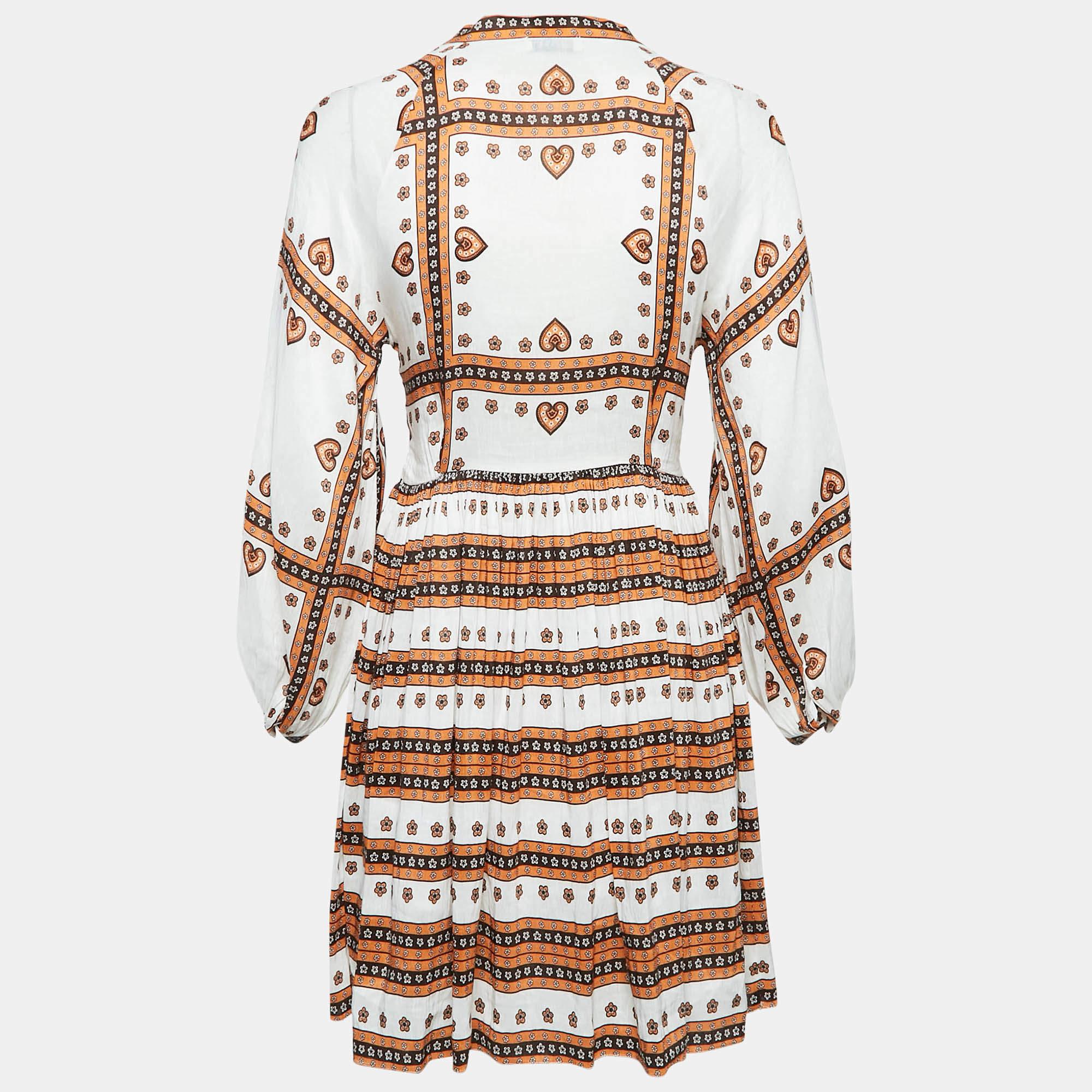The fine artistry and the feminine silhouette of this designer dress exhibit the labels impeccable craftsmanship in tailoring. It is stitched using quality materials has a good fit and can be easily styled with chic accessories open toe sandals and