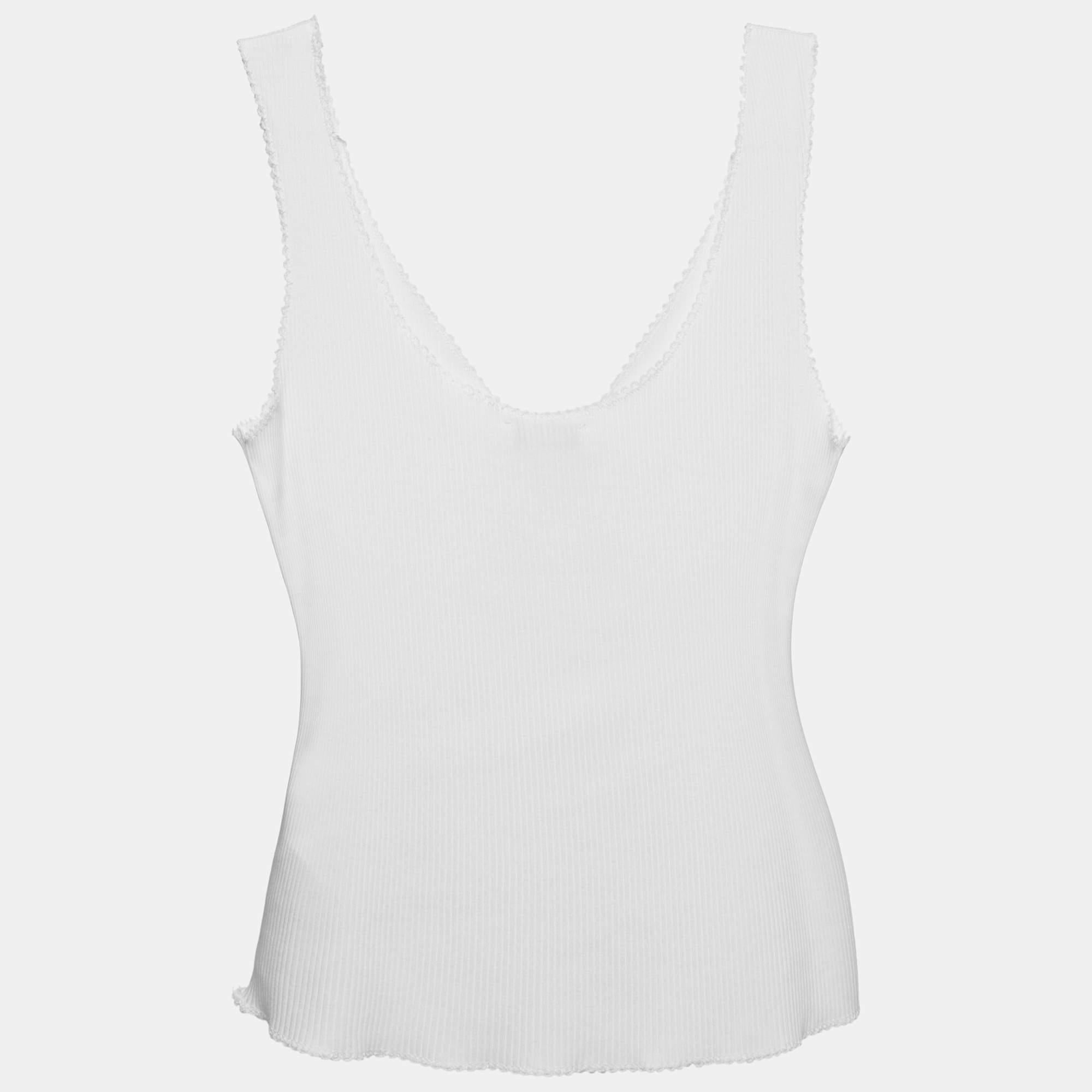 Find great style and comfort while wearing this designer top. Tailored using the best fabric the creation has been given immense detail. Style it with a skirt and heels.