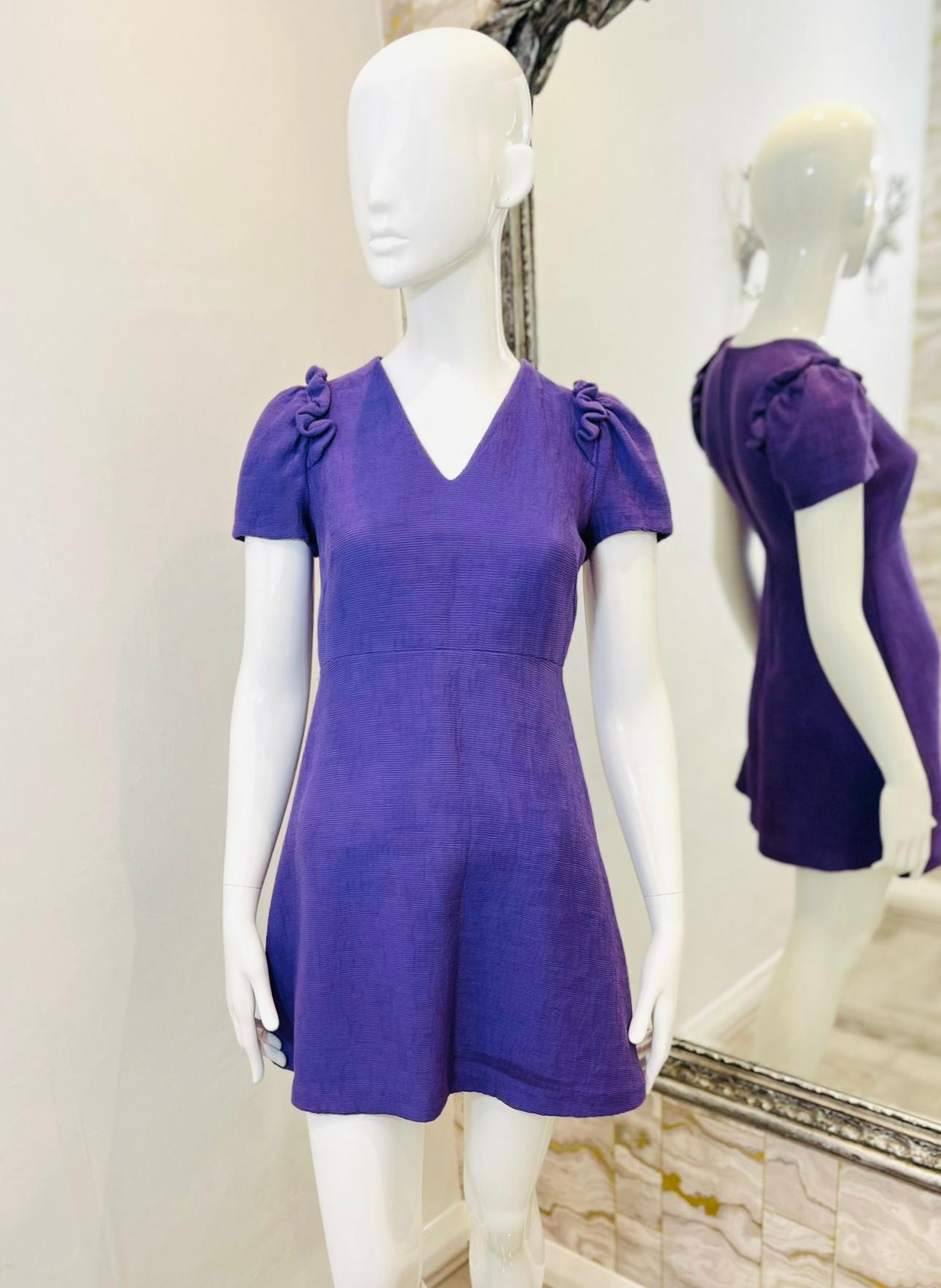 Sandro Woven Dress

Purple mini dress detailed with short, frill trimmed sleeves.

Featuring V-Neckline and A-Line silhouette. Concealed zip closure to rear. Rrp £199

Size – 36FR

Condition – Very Good (Horizontal, darker line to the bottom of the