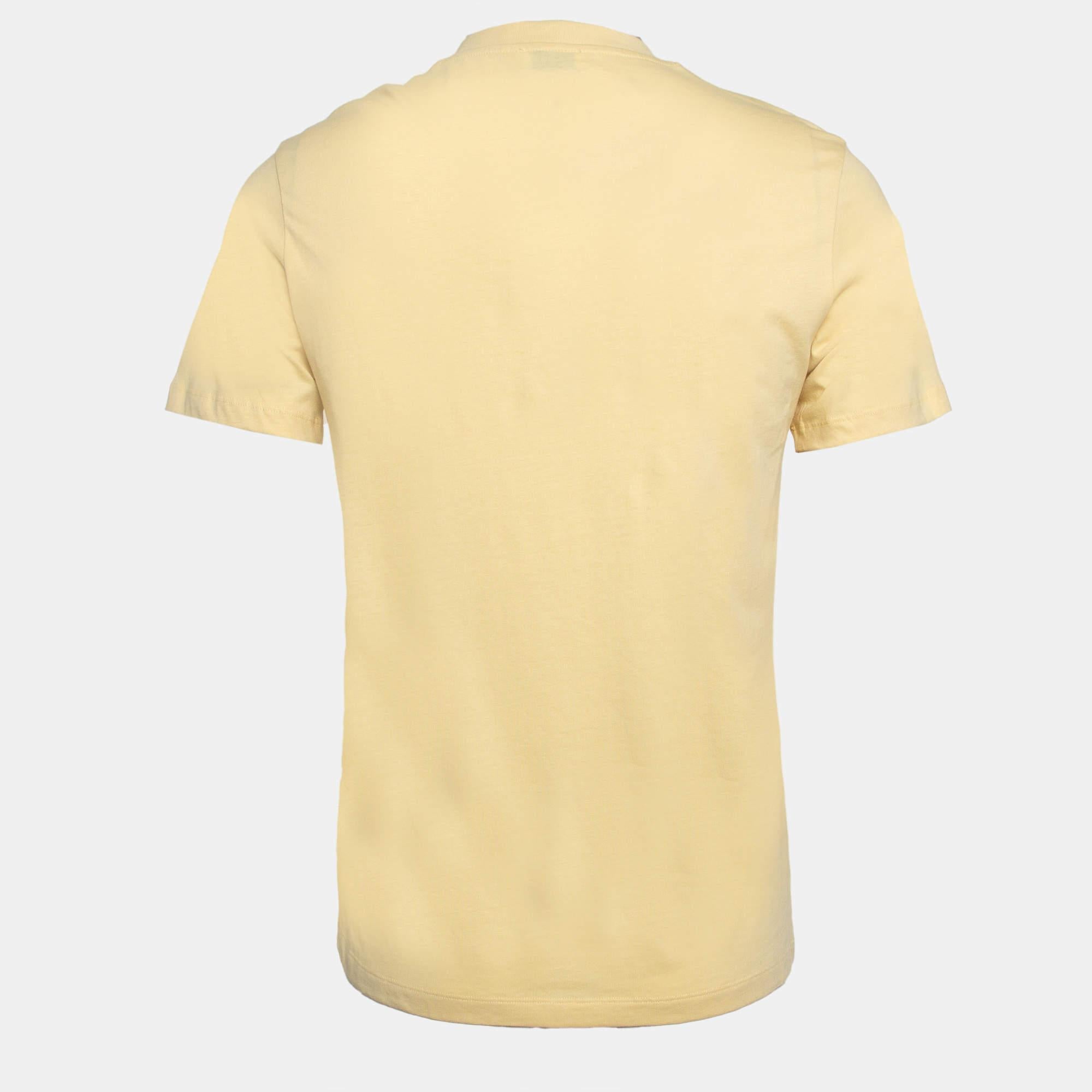 Perfect for casual outings or errands, this T-shirt is the best piece to feel comfortable and stylish in. It flaunts a catchy shade and a relaxed fit.