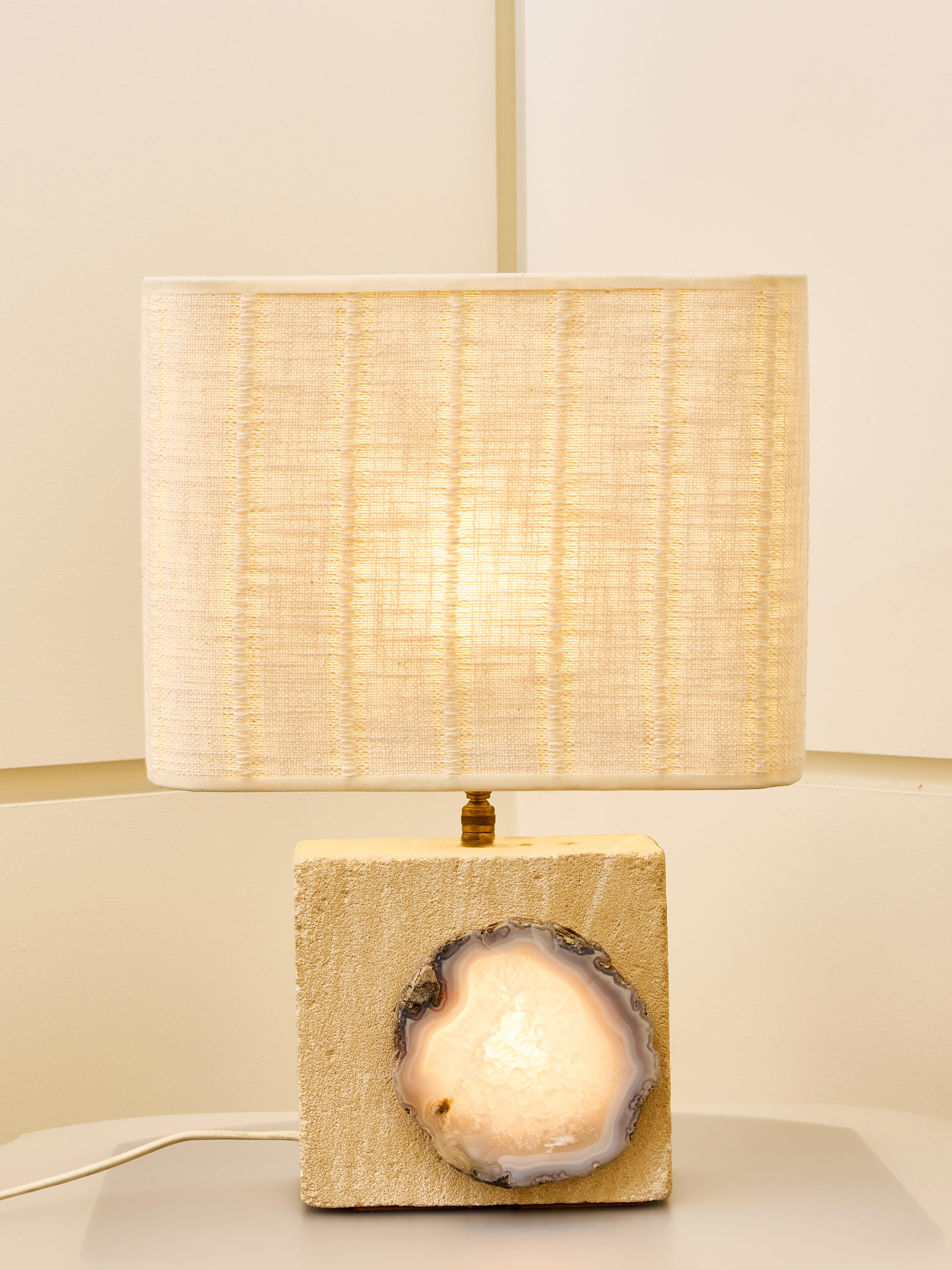 Sandstein und Achat Vintage Tischlampe (Moderne der Mitte des Jahrhunderts) im Angebot