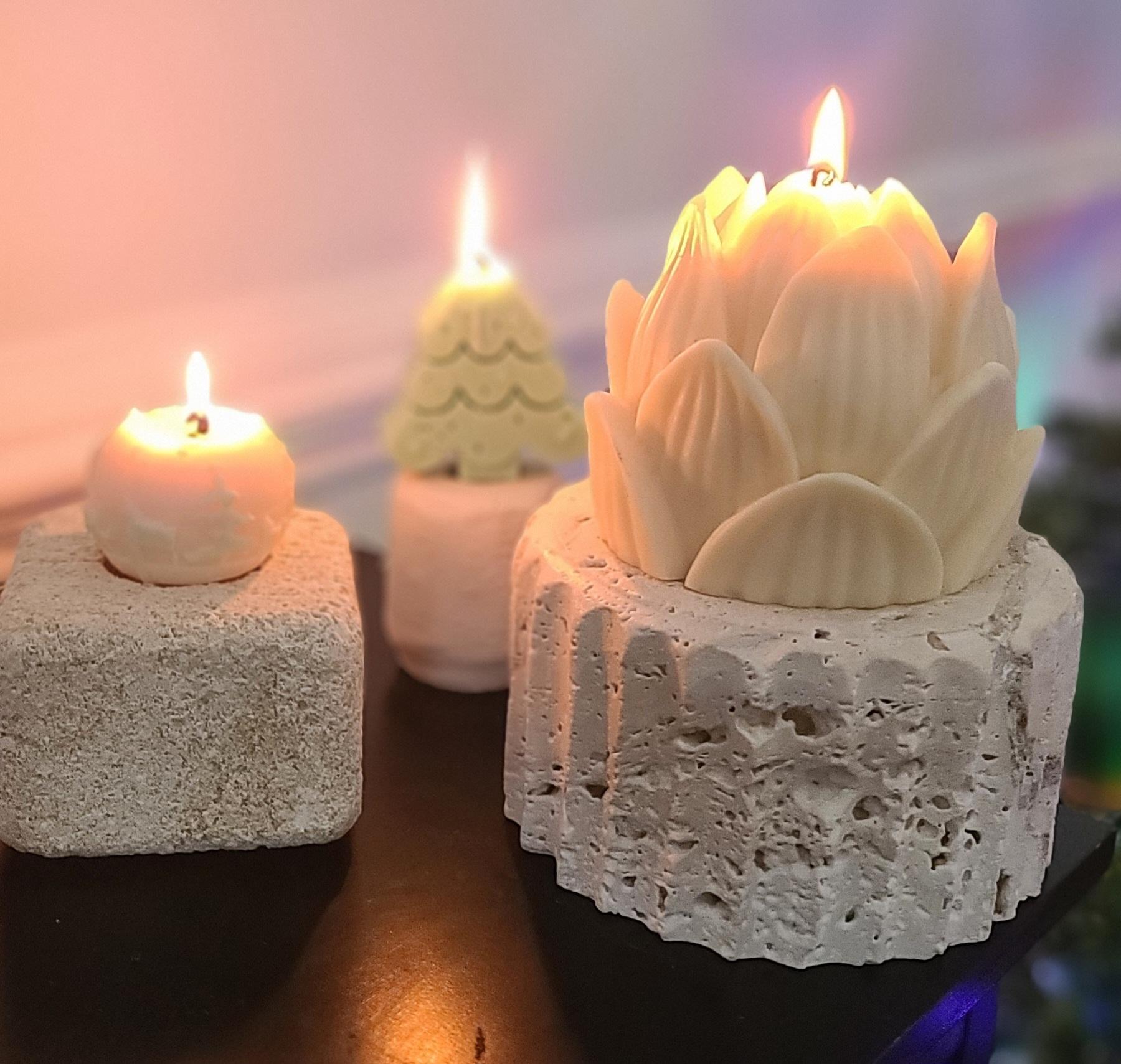 Sandstein-Kerzenständer (Italienisch) im Angebot