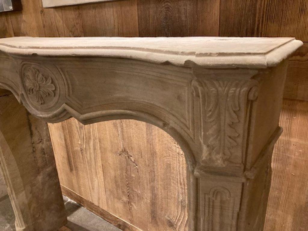 Sandstone Fireplace Mantel, dating from the 18th Century In Good Condition For Sale In Zedelgem, BE