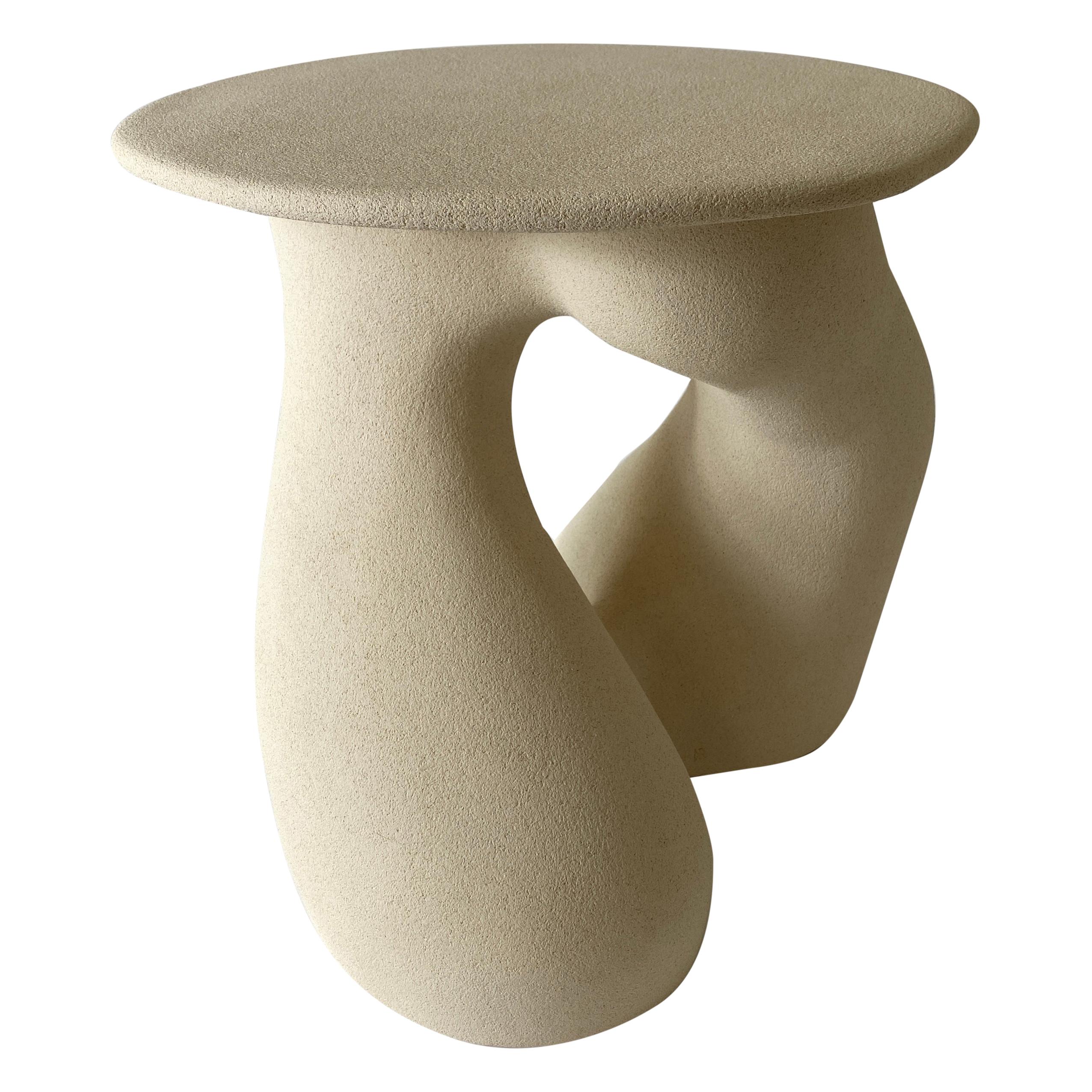 Table d
appoint Gabrielle en grès Handsculpée par Hermine Bourdin