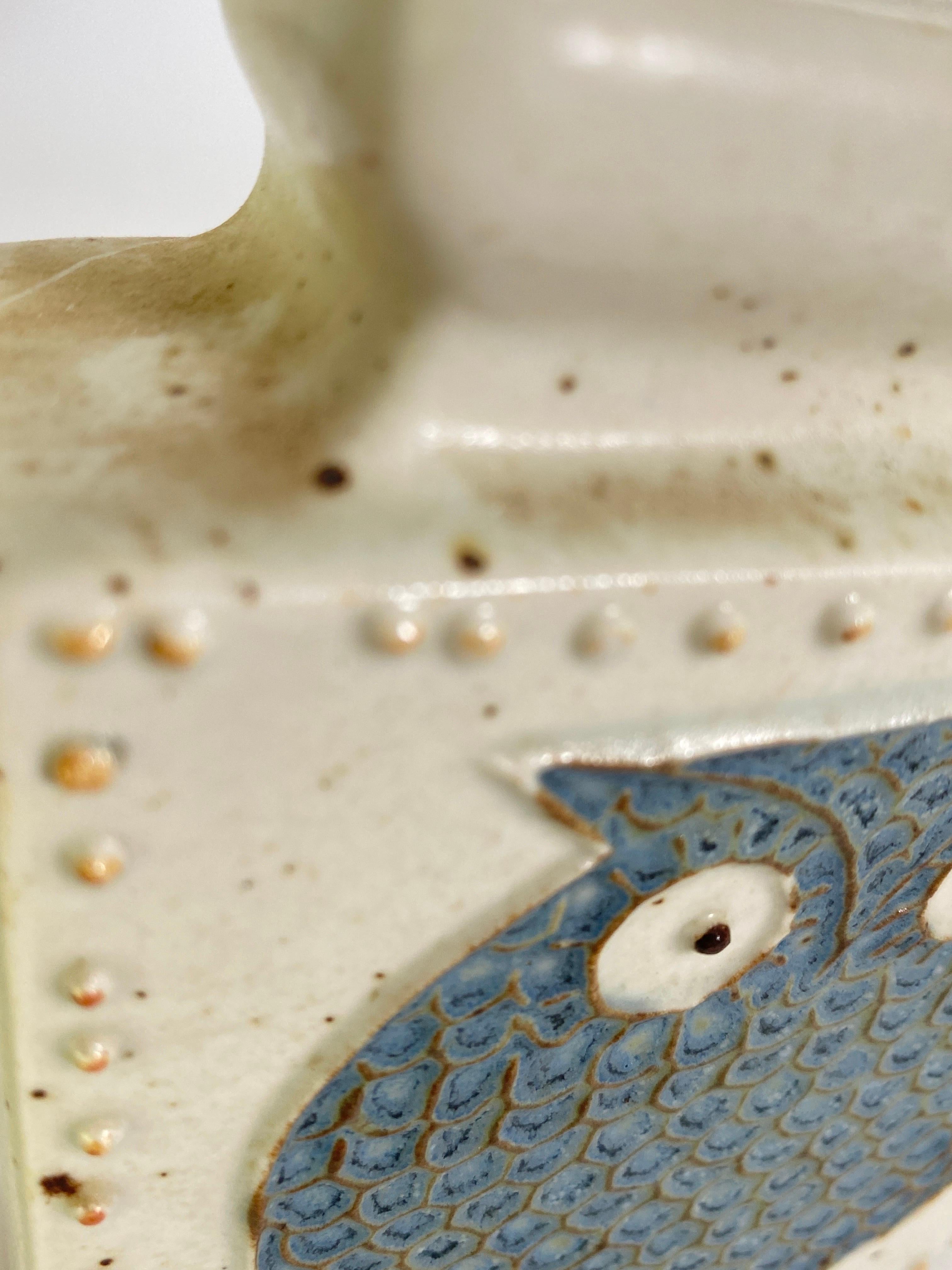 Skandinavische Sandsteinvase aus der Mitte des Jahrhunderts, mit Katzendekor-Muster, Blau und Weiß (Moderne der Mitte des Jahrhunderts) im Angebot