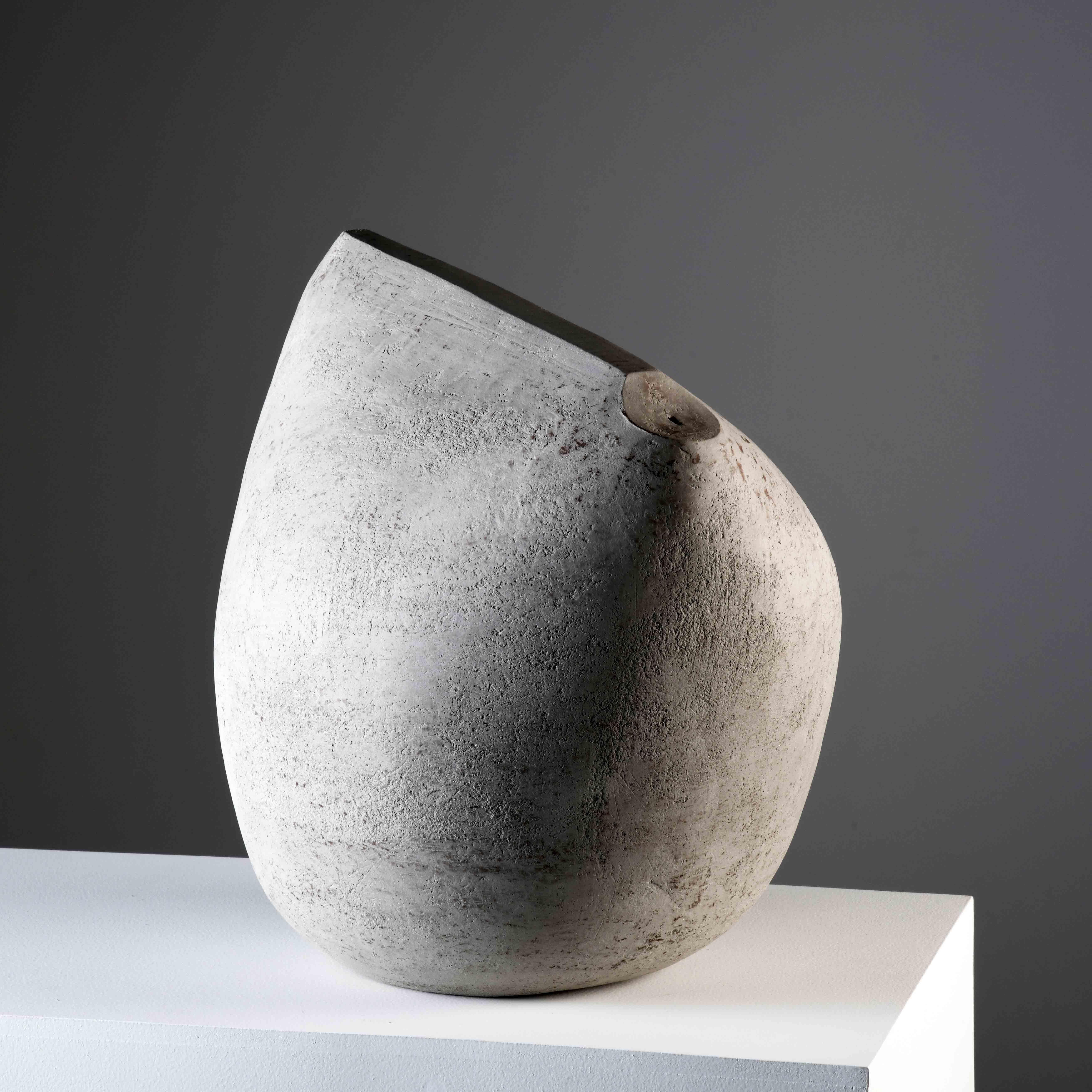 Contemporary stoneware sculpture by French artist Véra Rybaltchenko. The title is: ‘Roissy de bon matin -2’. (Roissy early in the morning). It is made of chamotte stoneware to which the artist has succeeded in giving an astonishing patina of which