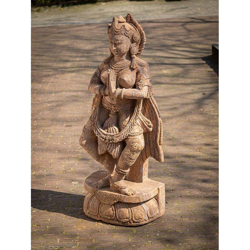 Sandstone Welcome Lady from India In Good Condition For Sale In DEVENTER, NL