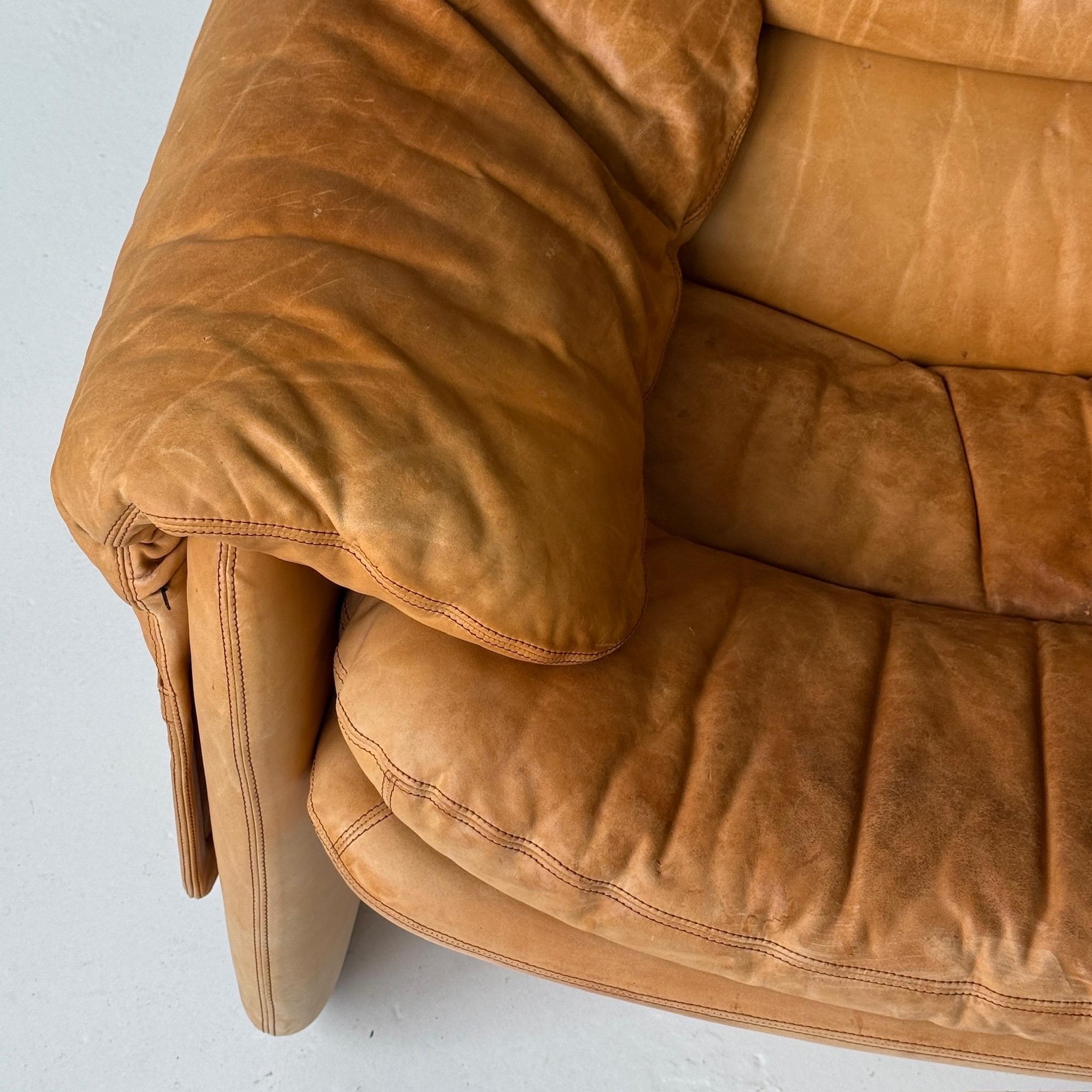 Sandwich e Doppiosandwich Leather Settee by Titina Ammannati and Giampiero Vitel In Good Condition For Sale In Chicago, IL