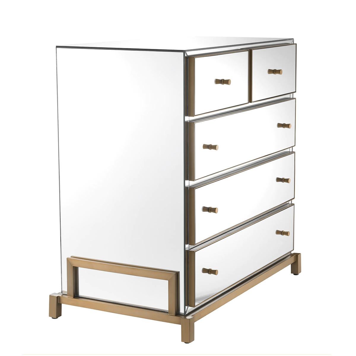 Chest of Drawers Sandy with wooden structure covered with
clear mirrored glass and with stainless steel structure in brushed
brass finish. With 5 drawers with easy glide system.