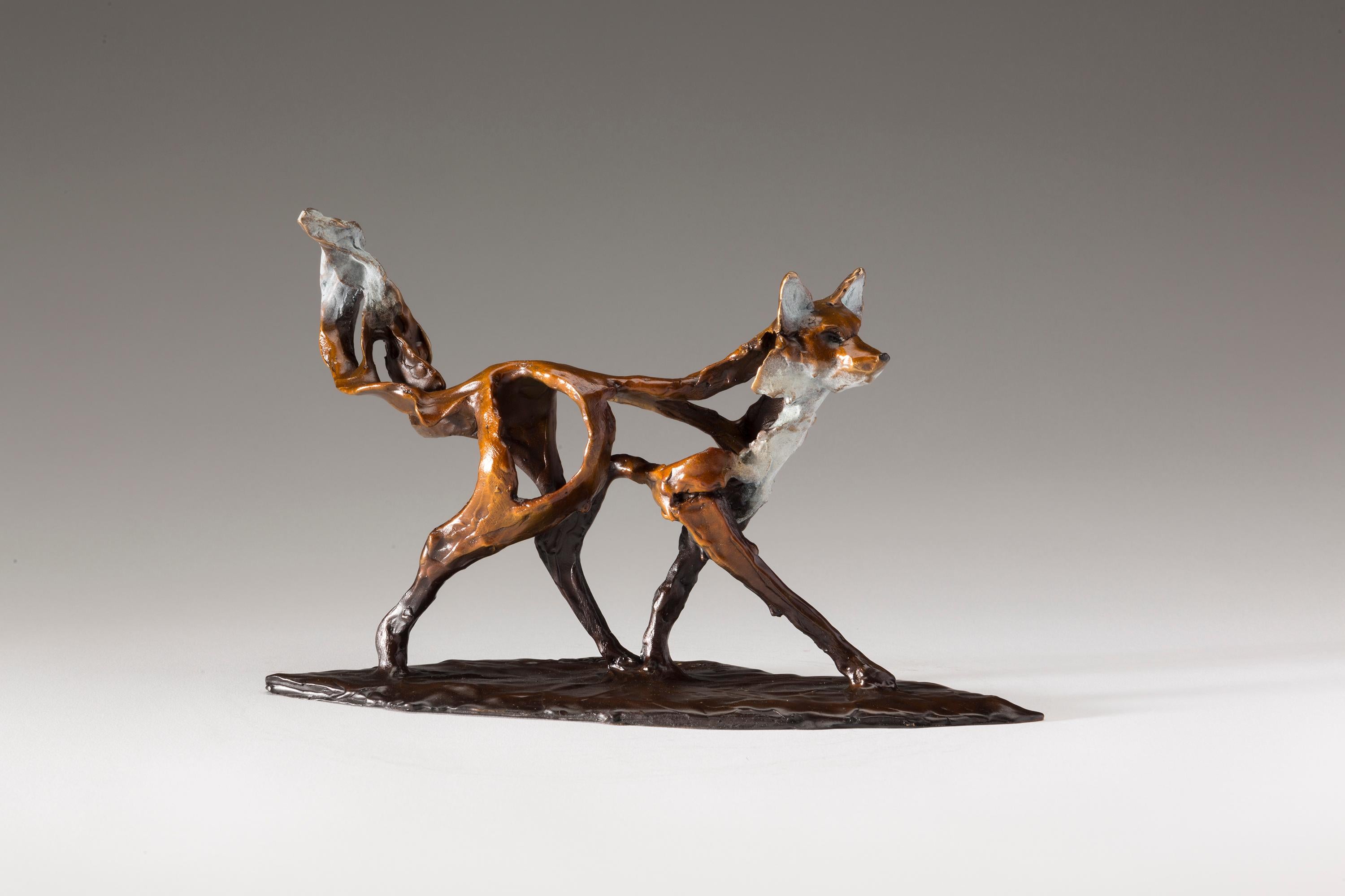 Sandy Graves Figurative Sculpture – Streife 5/35