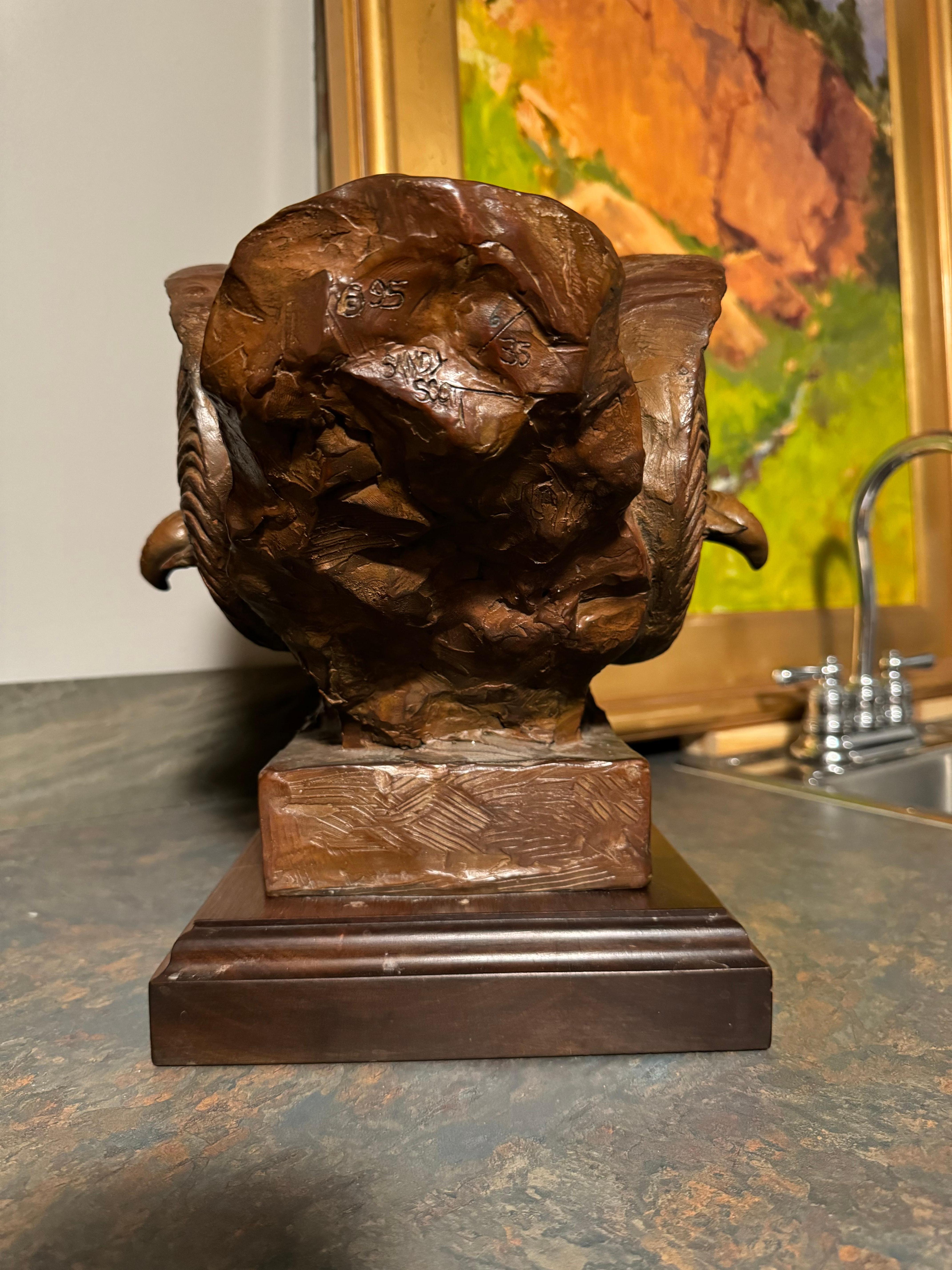Carnero de Mendes - Still-Life Sculpture Marrón de Sandy Scott