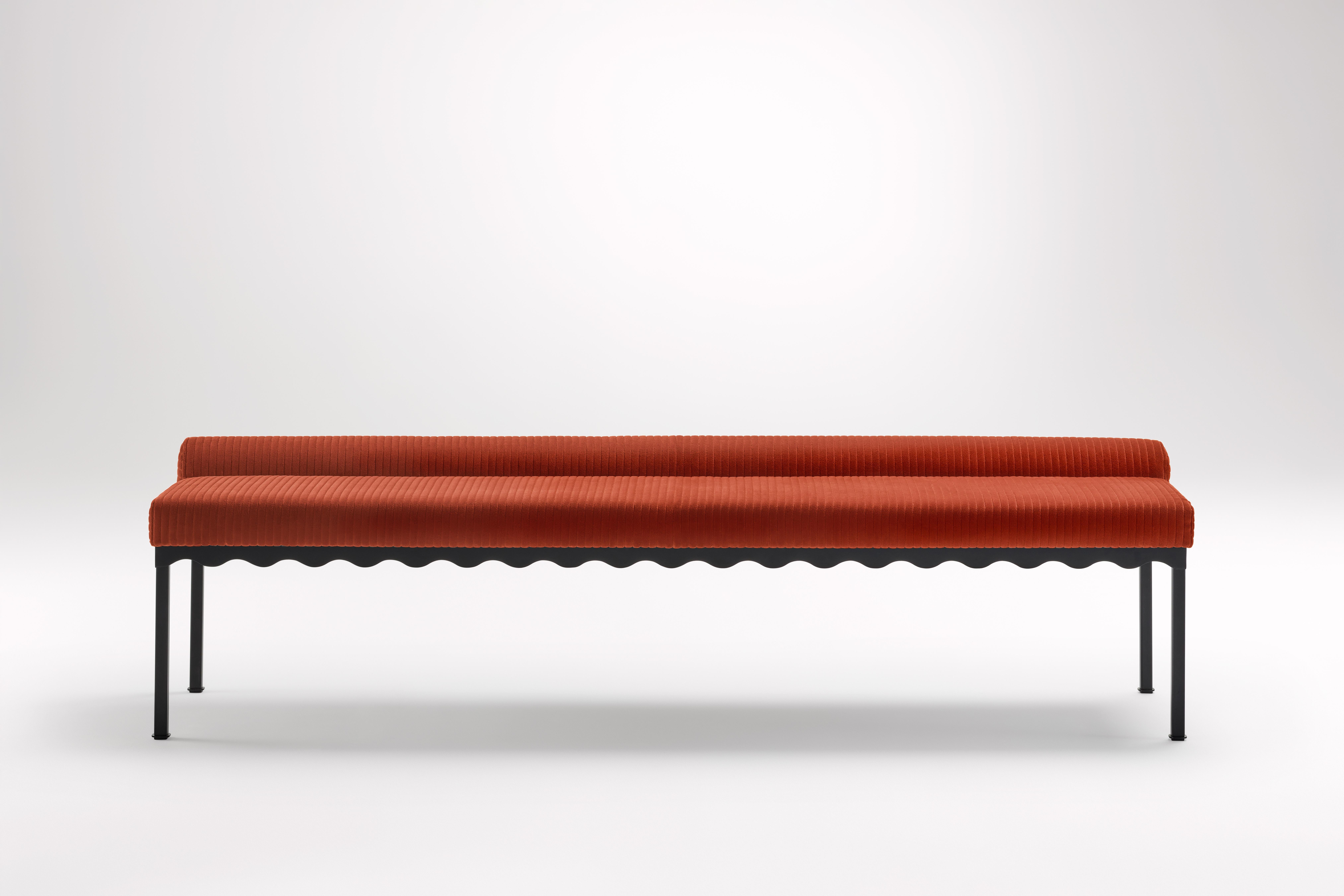 Banc Bellini 2040 Sanguine de Coco Flip
Dimensions : D 204 x L 54 x H 52,5 cm
MATERIAL : Bois / Plateaux rembourrés, Cadre en acier peint par poudrage. 
Poids : 30 kg
Finitions du cadre : Noir Textura.

Coco Flip est un studio de design de meubles