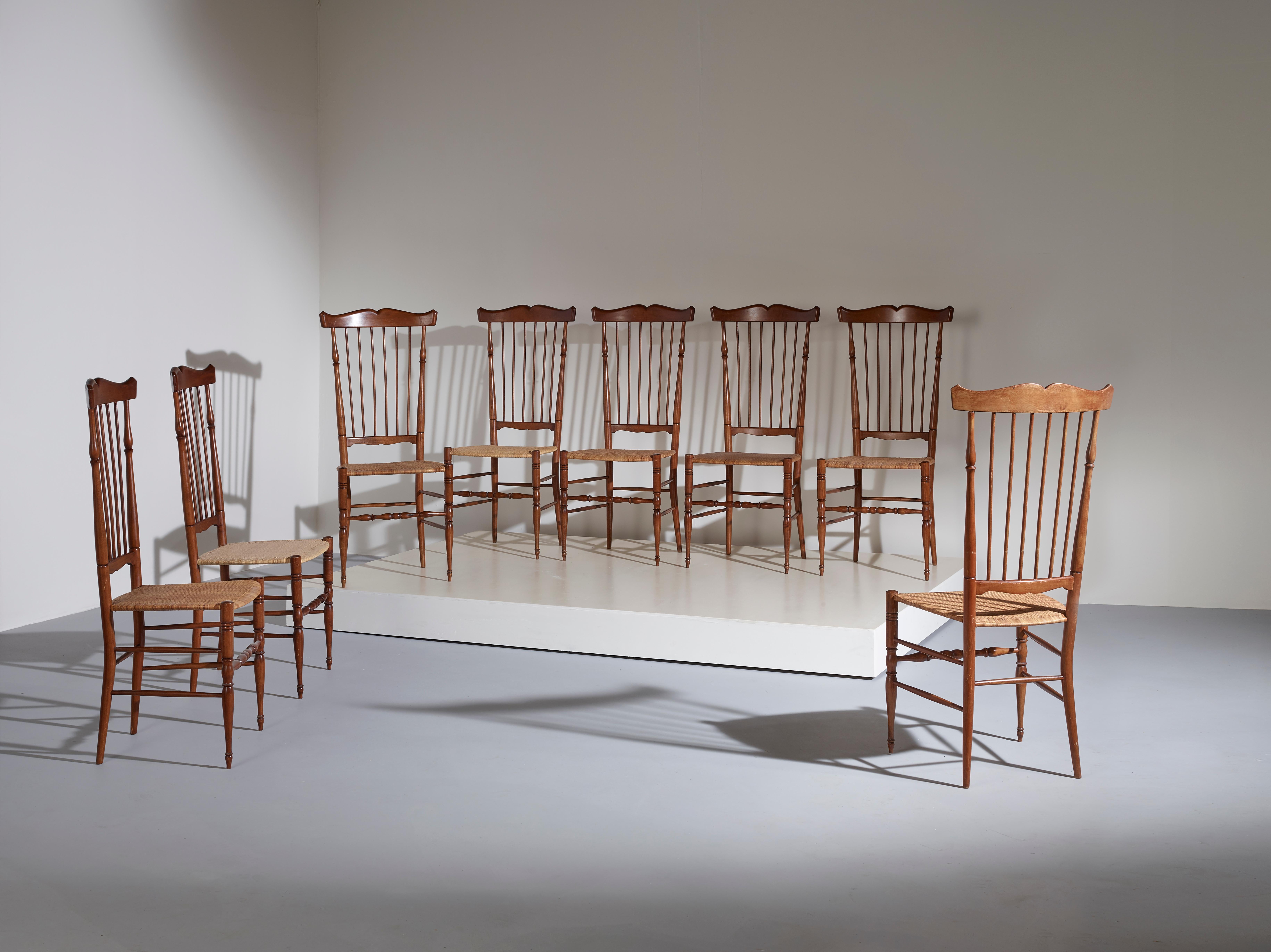 Colonial américain Ensemble de 8 chaises de salle à mangerColoniale à dossier haut Sanguineti  - Chiavari, Italie, années 1960 en vente