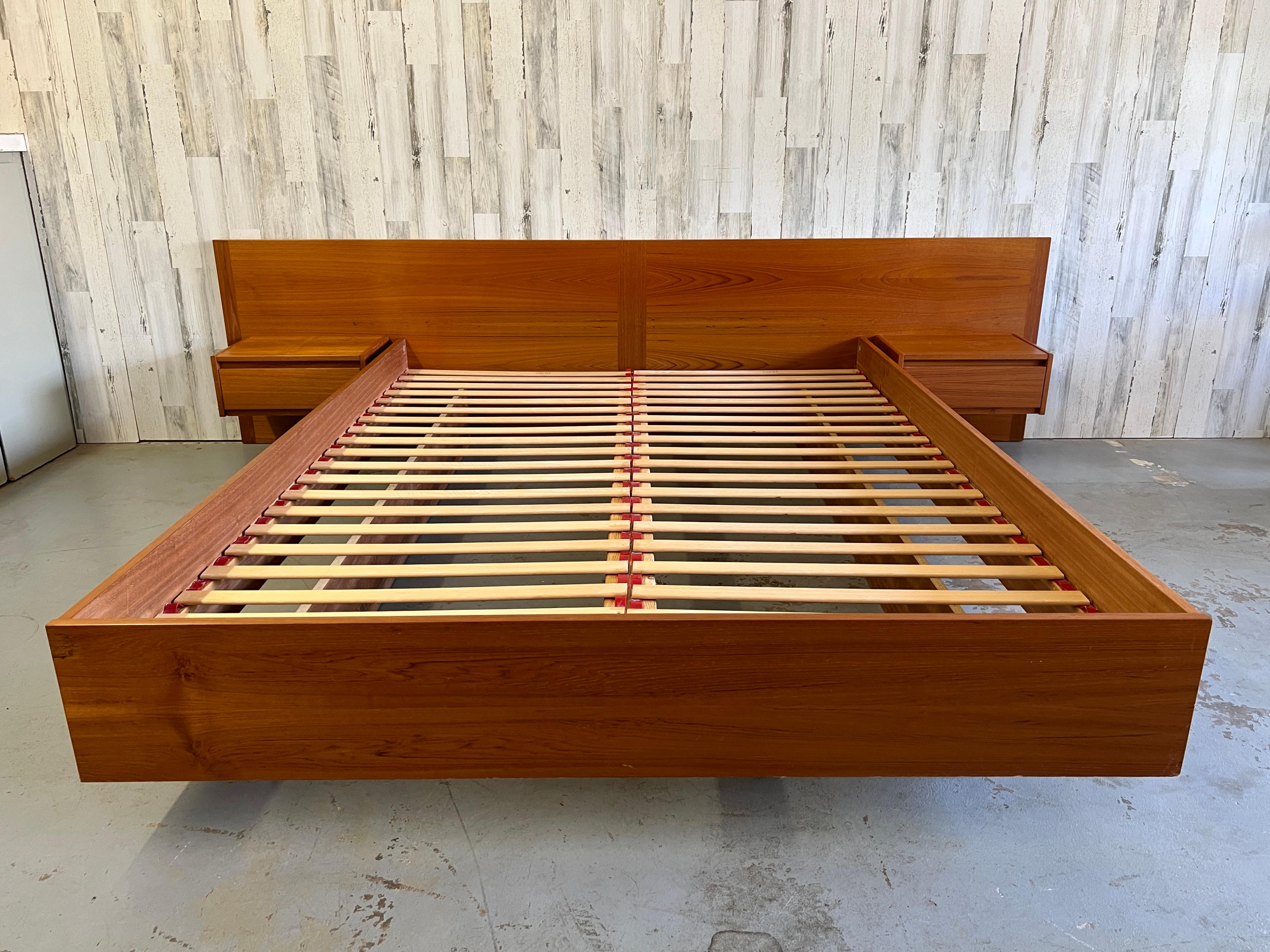 Sannemann Møbelfabrik Danish modern Teak Platform Queen Size Bed frame With Floating Nightstands
Mattress Size 61 x81 (Mattress not included).